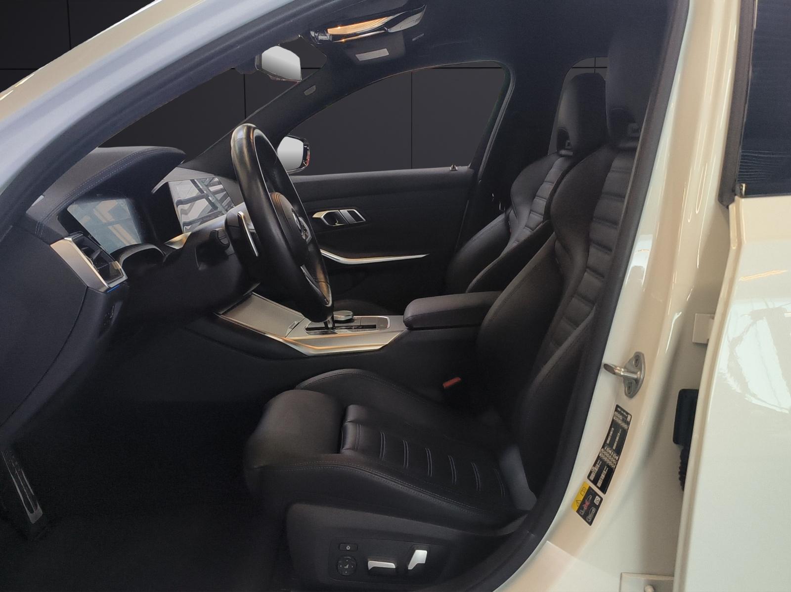 BMW 330e xDrive SAG Touring-image-11