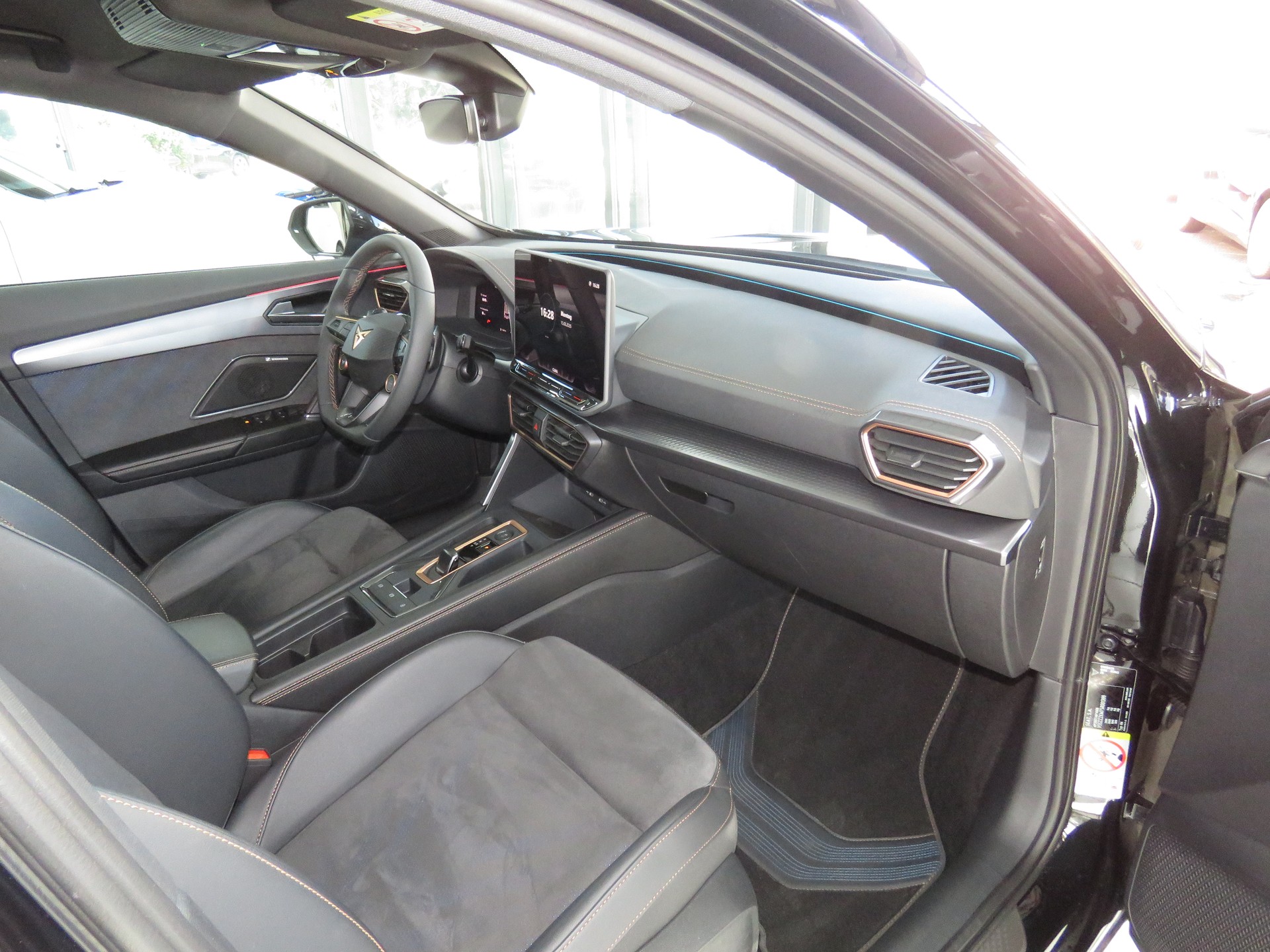 CUPRA Formentor 1.5 TSI Hybrid DSG (Automat)-image-10