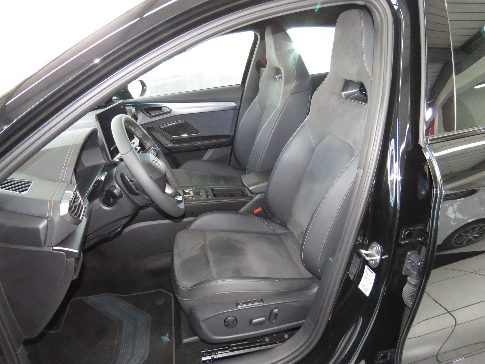 CUPRA Formentor 1.5 TSI Hybrid DSG (Automat)-image-7