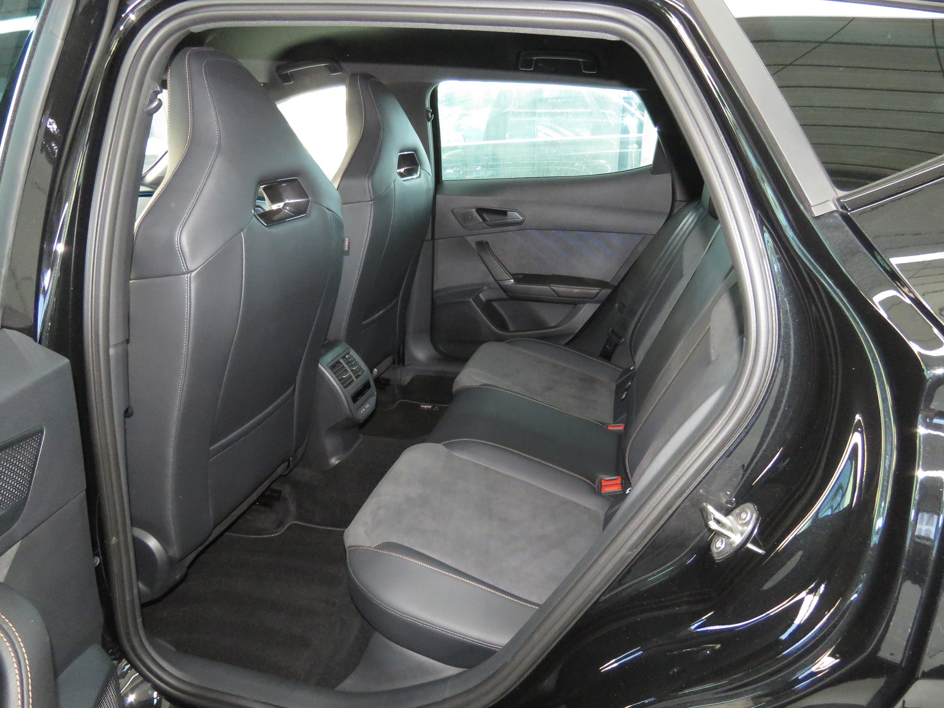CUPRA Formentor 1.5 TSI Hybrid DSG (Automat)-image-8