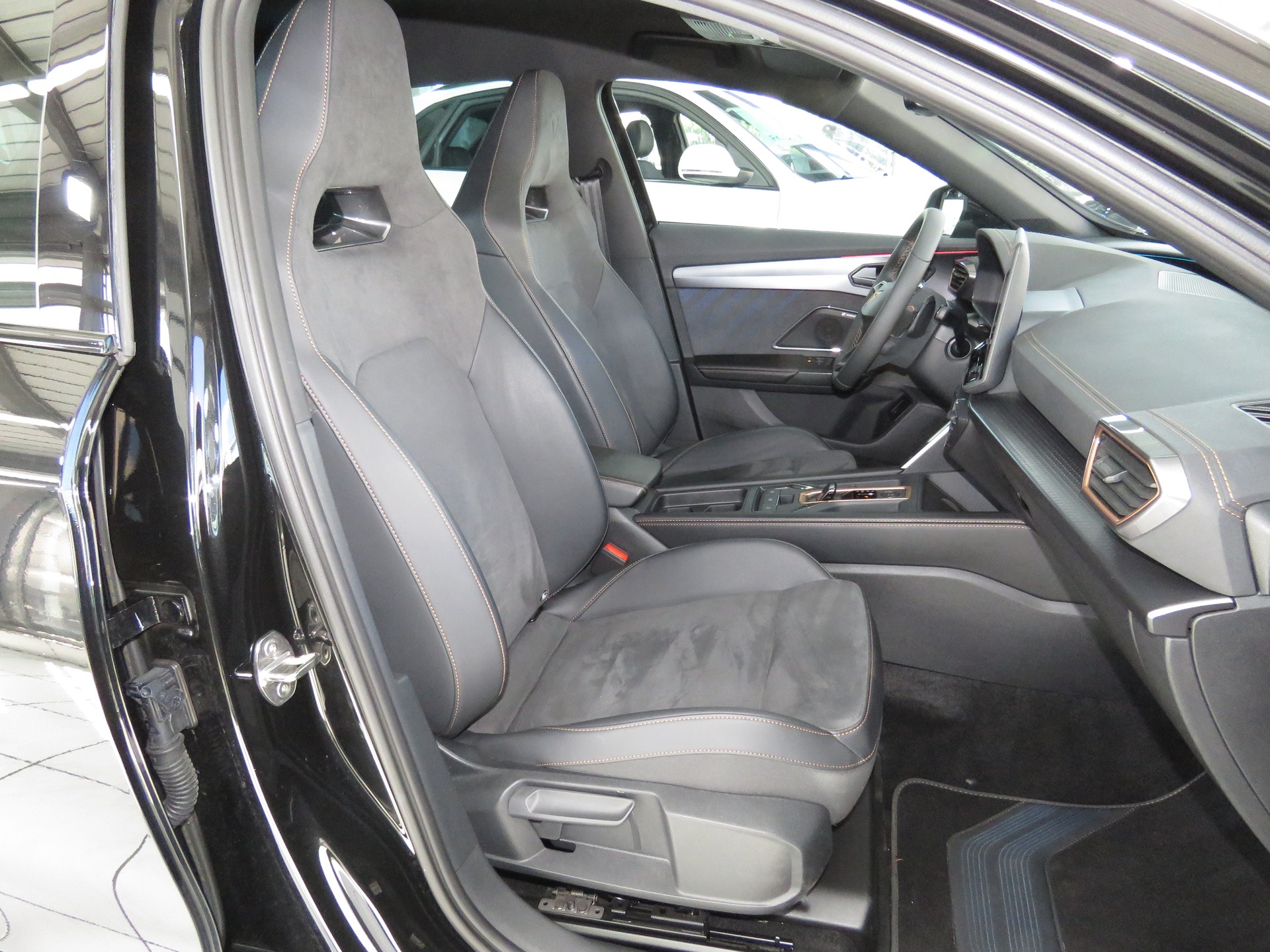 CUPRA Formentor 1.5 TSI Hybrid DSG (Automat)-image-11