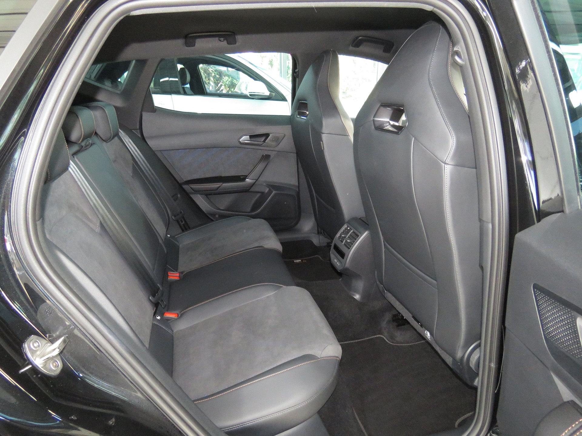 CUPRA Formentor 1.5 TSI Hybrid DSG (Automat)-image-12