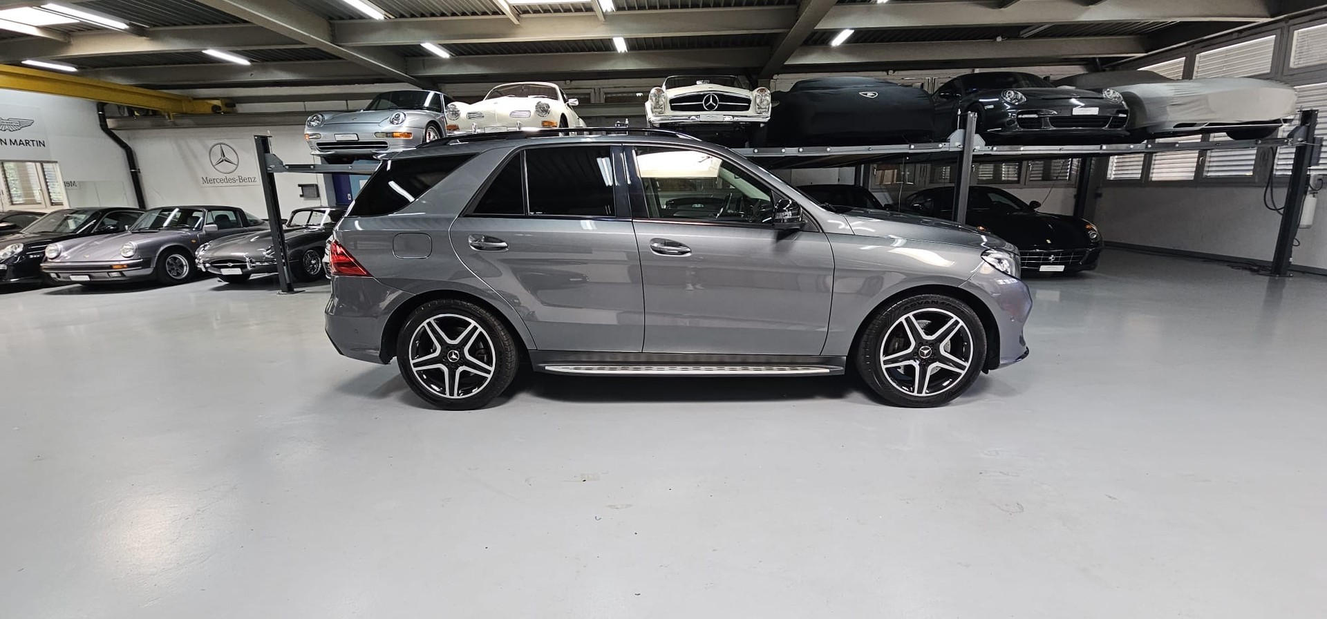 MERCEDES-BENZ GLE 43 AMG 4Matic 9G-Tronic-showroom-element-3
