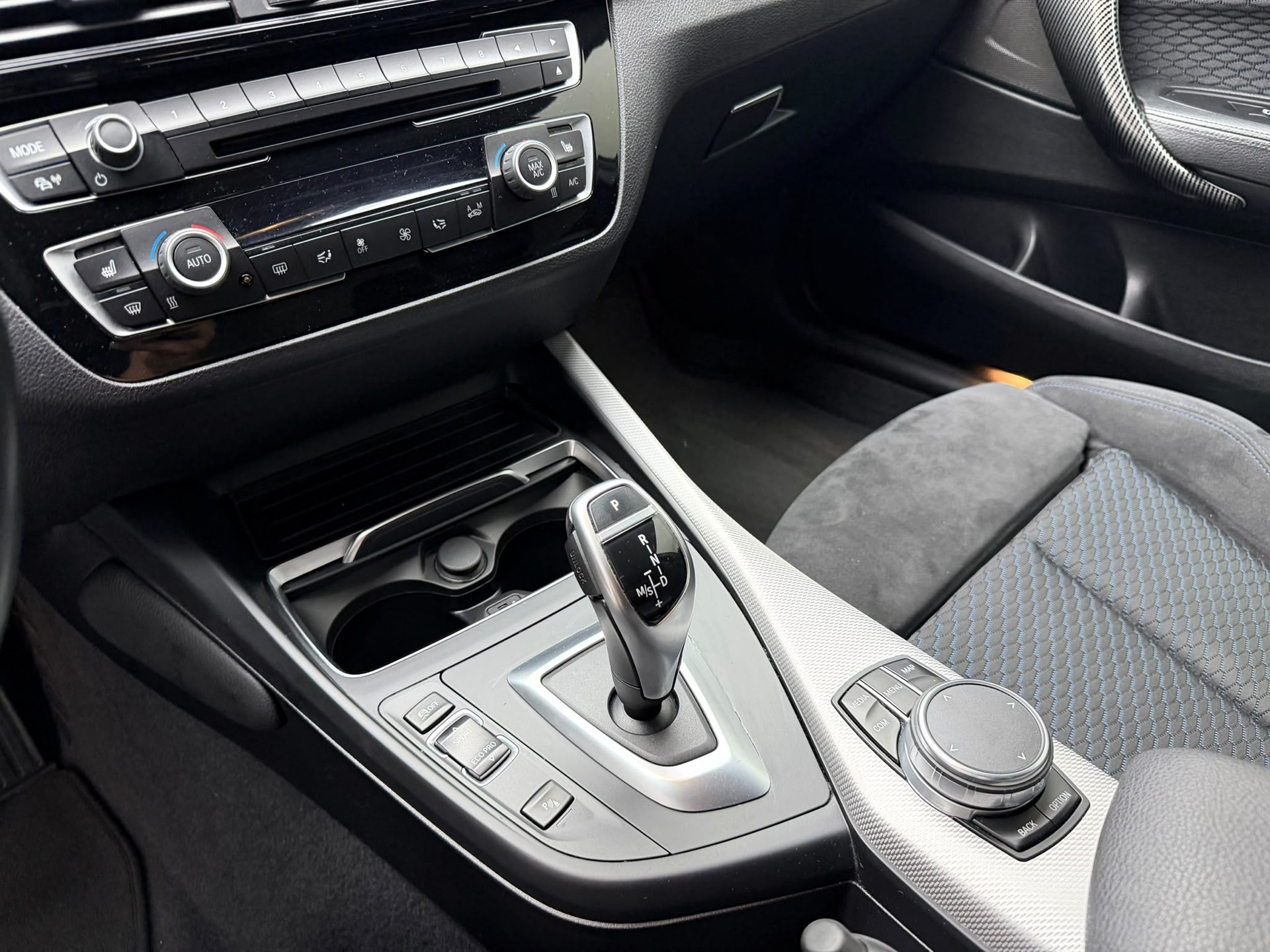BMW M240i xDrive Steptronic-image-14