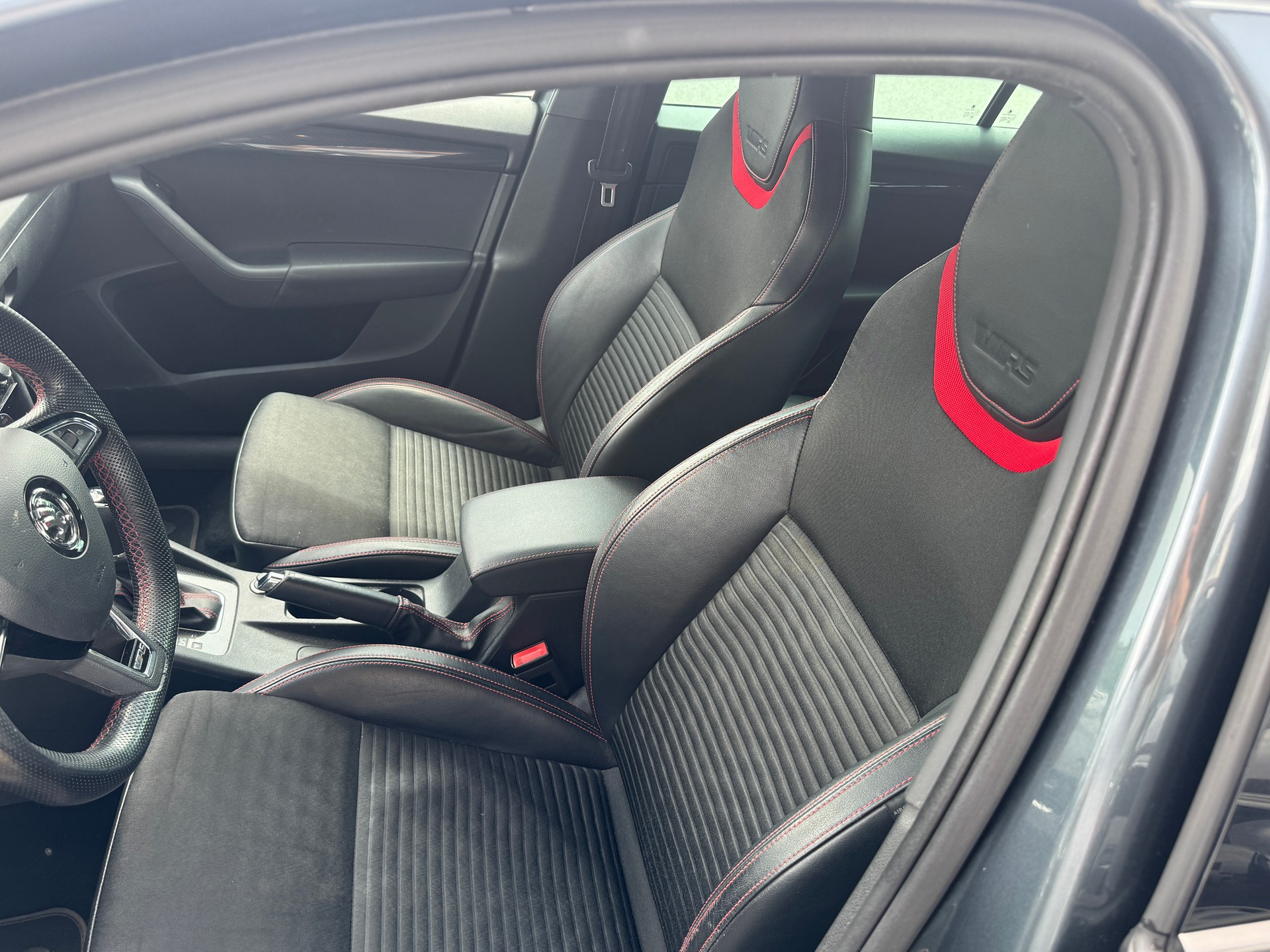 SKODA Octavia Combi 2.0 TDI RS 4x4 DSG-image-8