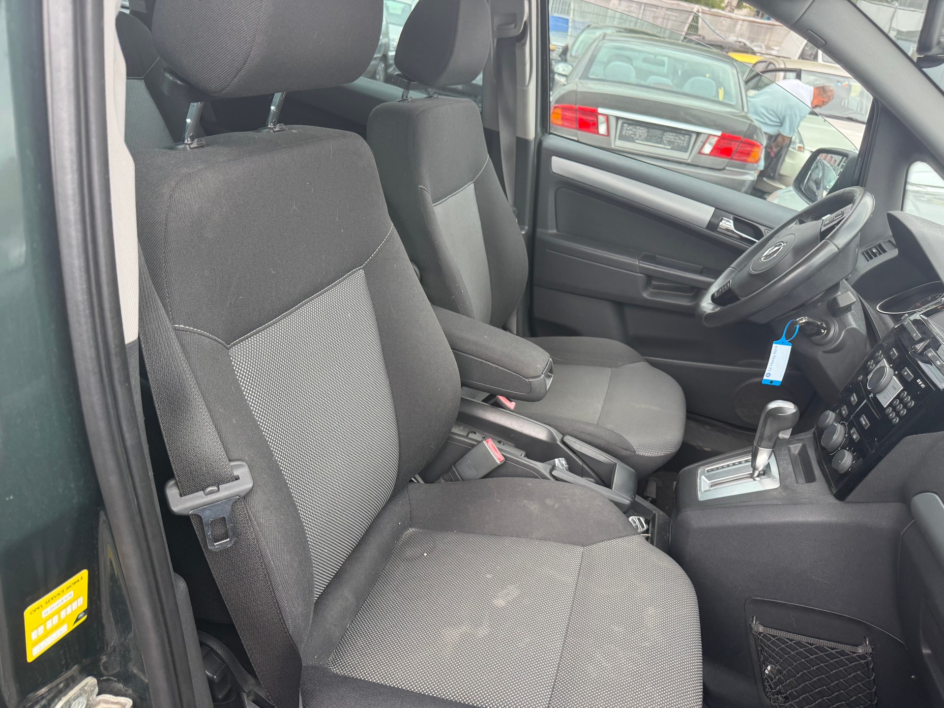 OPEL Zafira 2.2i 16V Cosmo Automatic-image-2