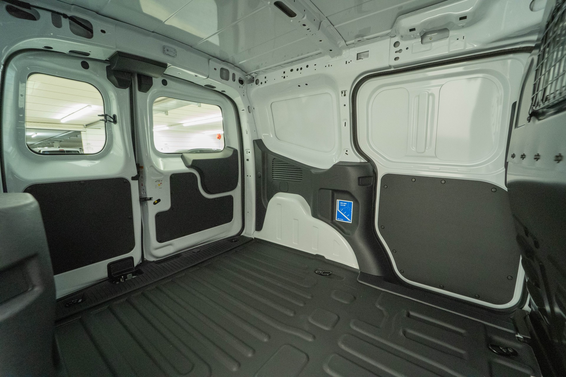 FORD Transit Courier Van 1.0 EcoBoost Trend-image-6