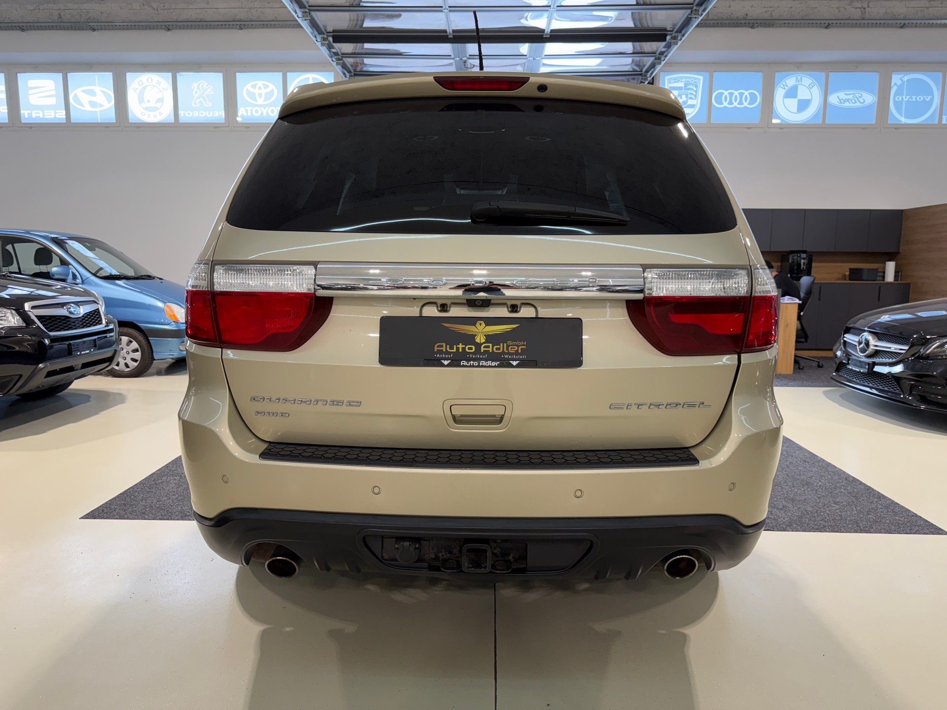 DODGE Durango 5.7 V8 HEMI Citadel-showroom-element-3