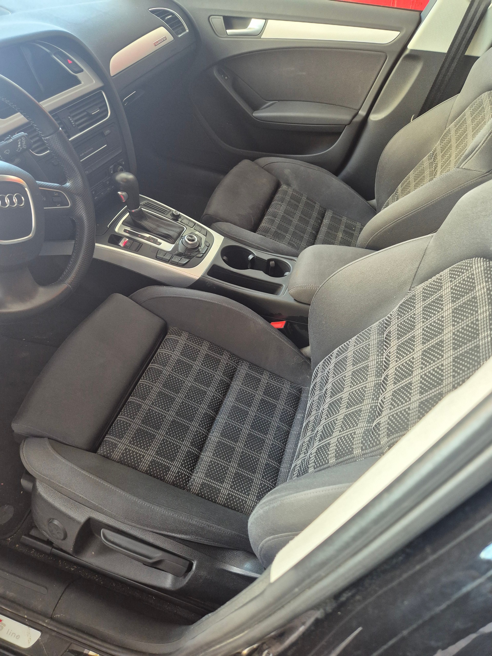 AUDI A4 Avant 2.0 TFSI quattro S-tronic-image-3
