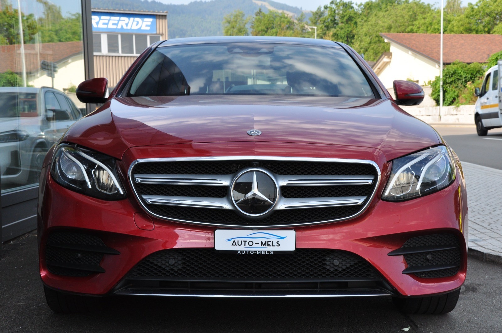 MERCEDES-BENZ E 200 AMG Line 4Matic 9G-Tronic-showroom-element-3