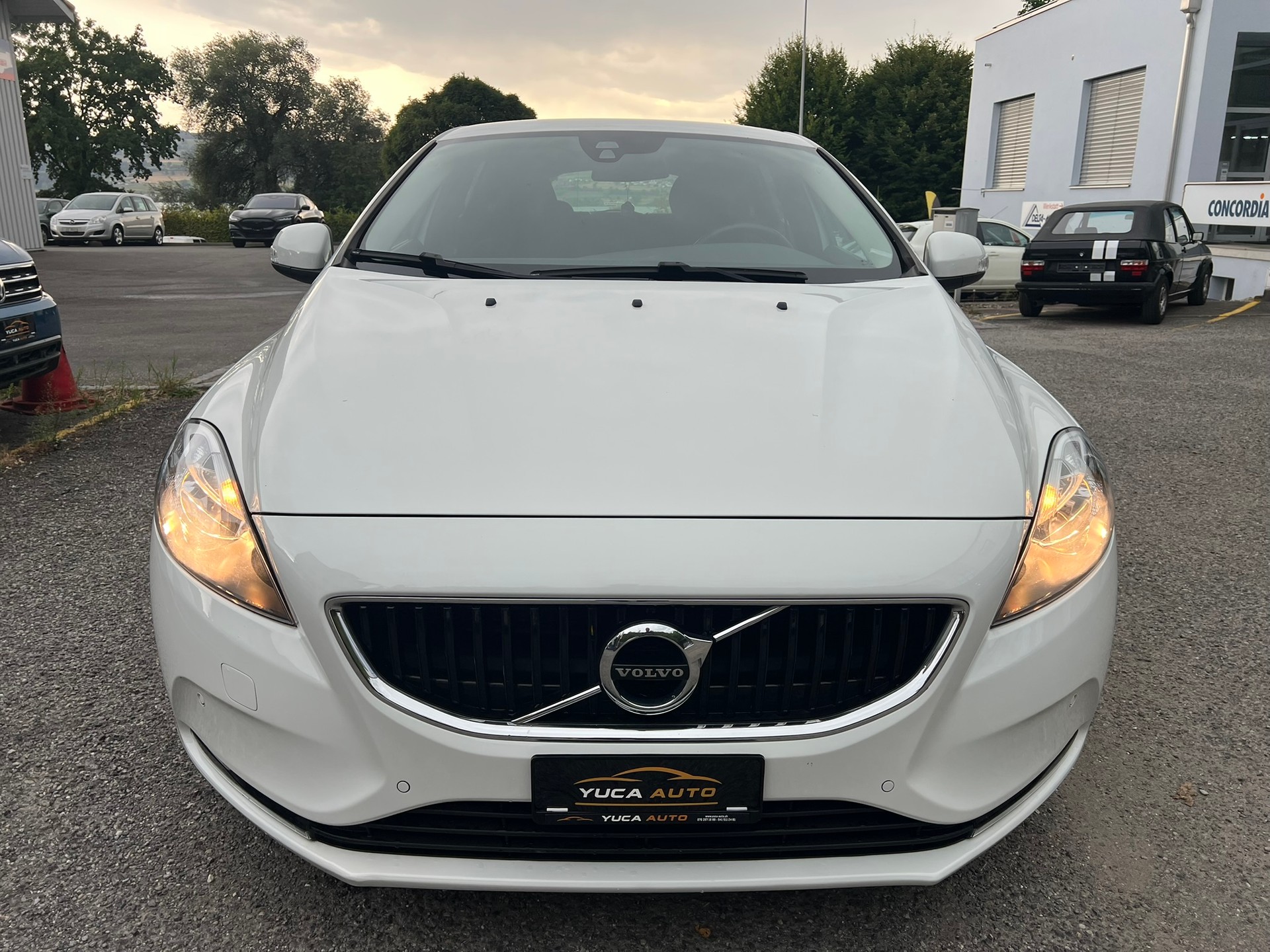 VOLVO V40 T2 Momentum Geartronic