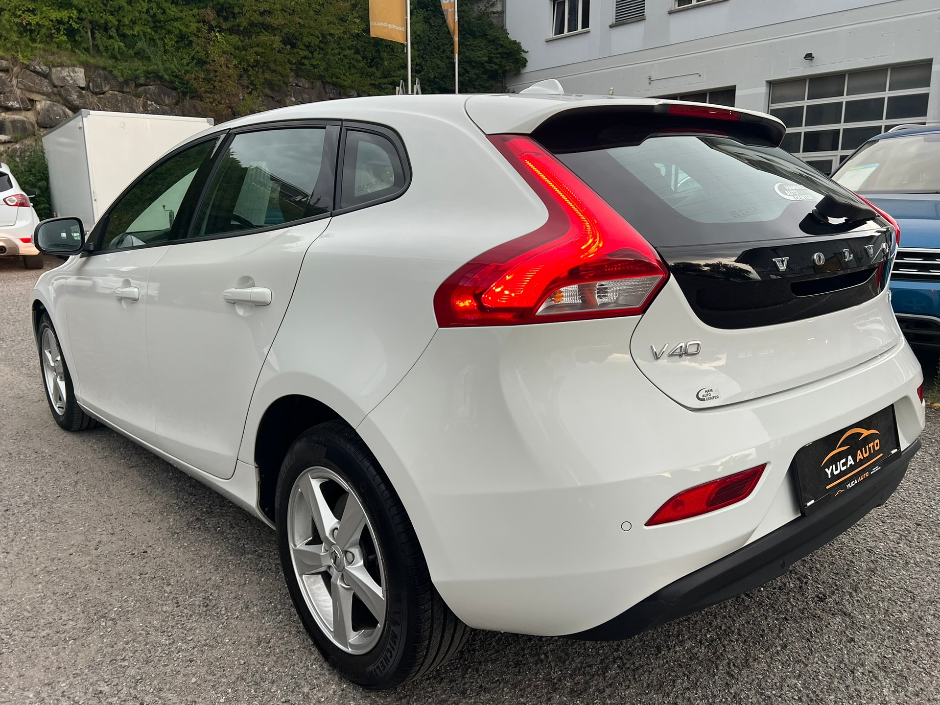 VOLVO V40 T2 Momentum Geartronic-showroom-element-3