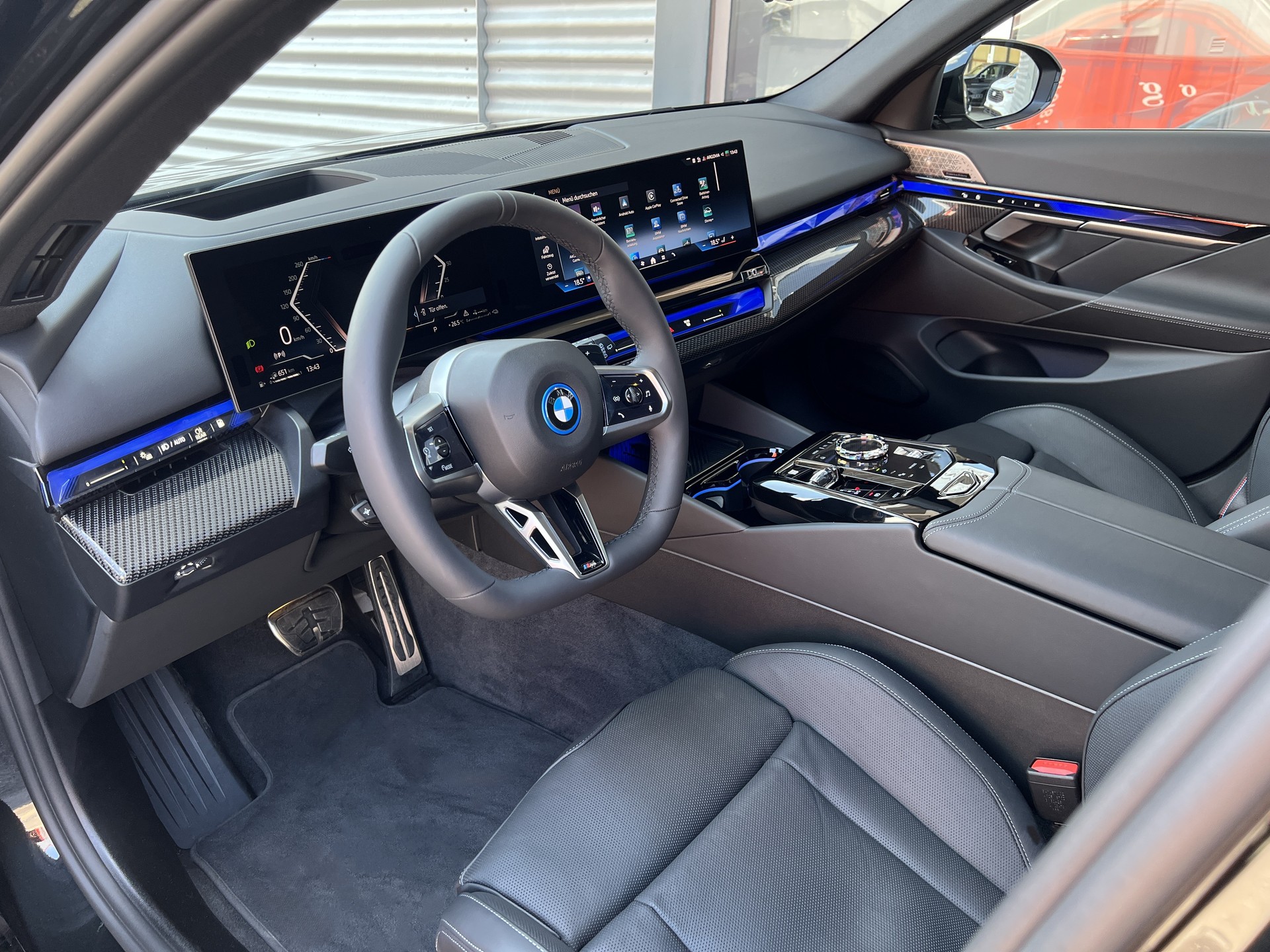 BMW 550e xDrive Touring M Sport Pro Steptronic-showroom-element-3