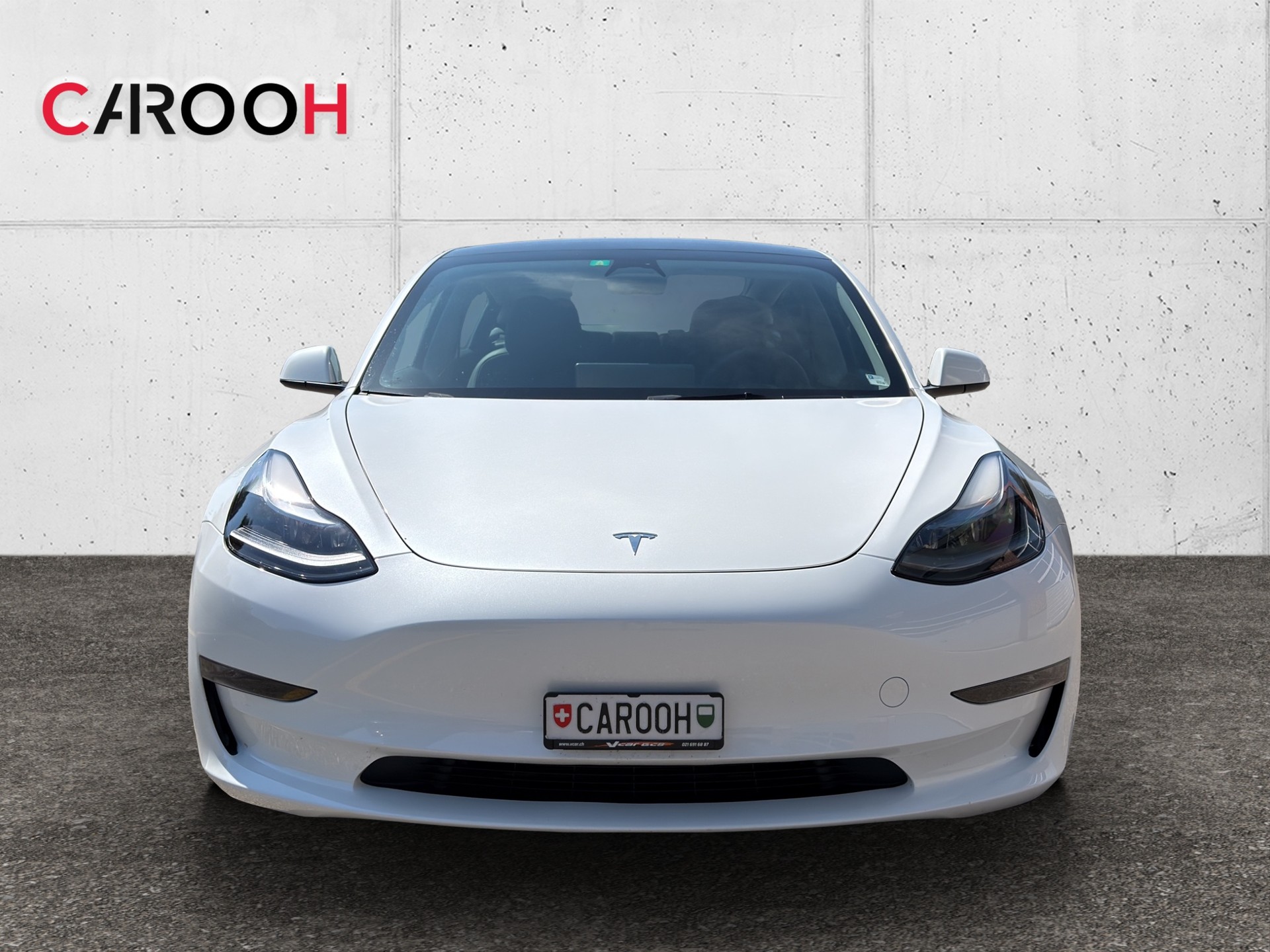 TESLA Model 3-showroom-element-1