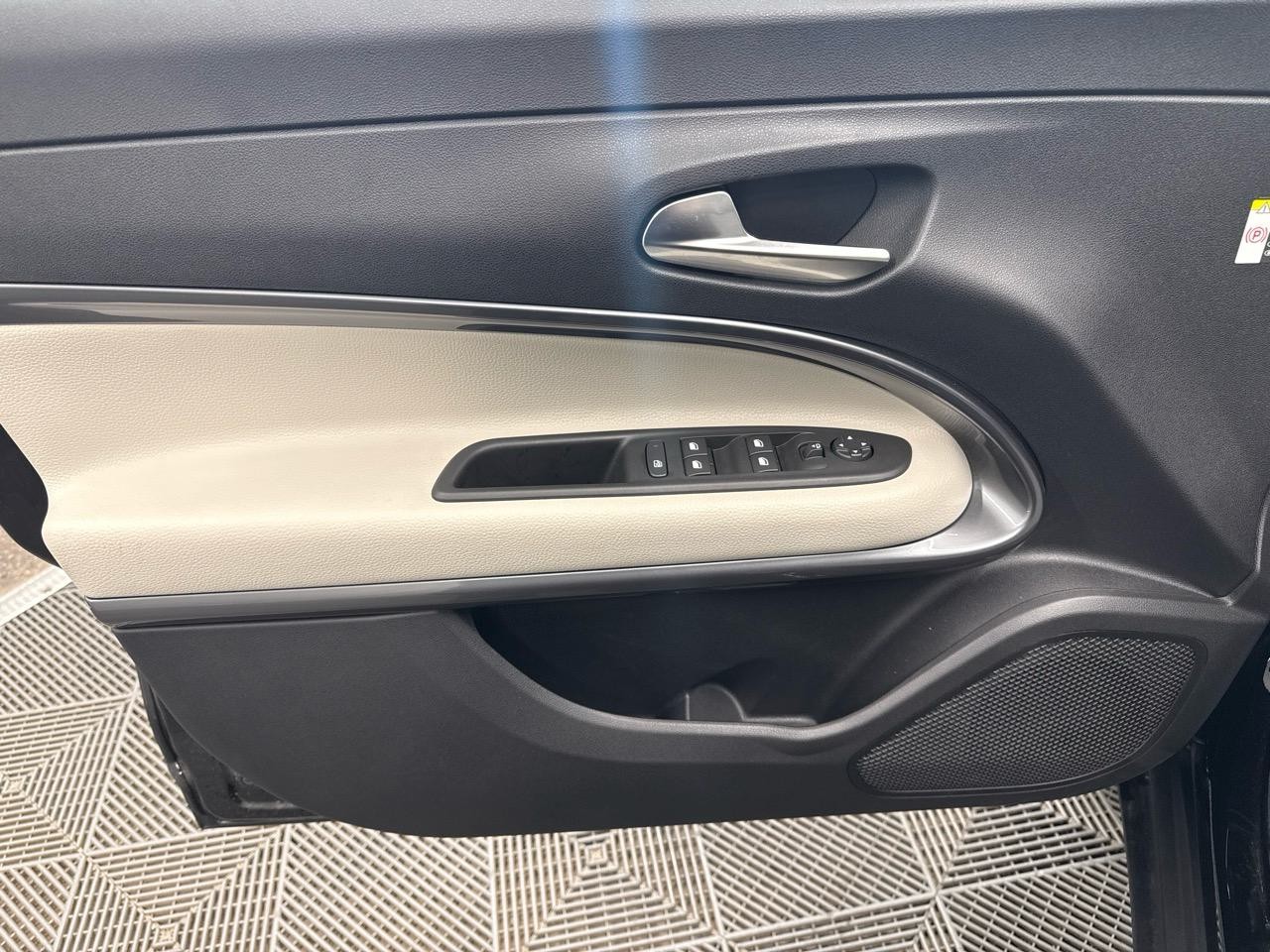 FIAT 600h MildHybrid La Prima-showroom-element-3