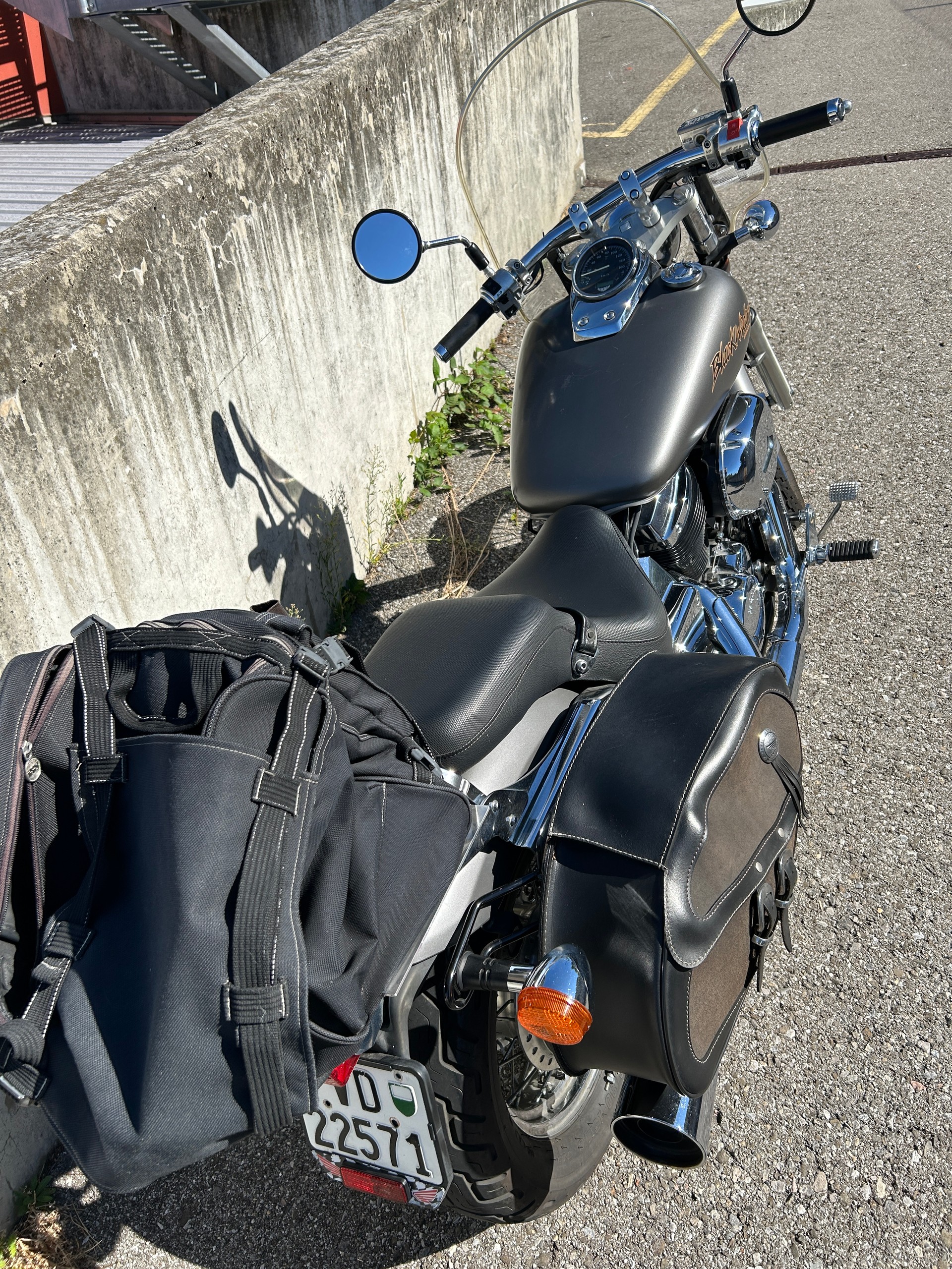 HONDA VT 750 DC Black Widow-image-2