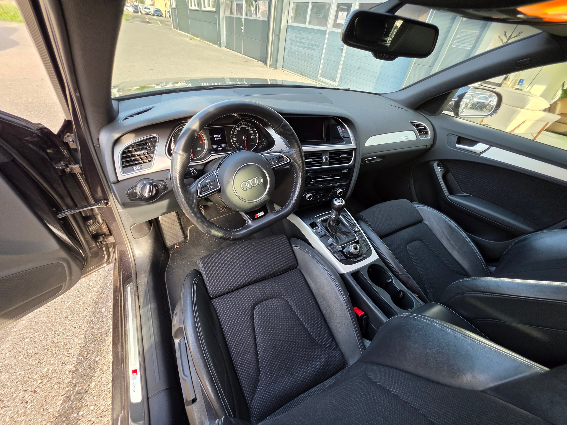 AUDI A4 Avant 1.8 TFSI quattro-image-9