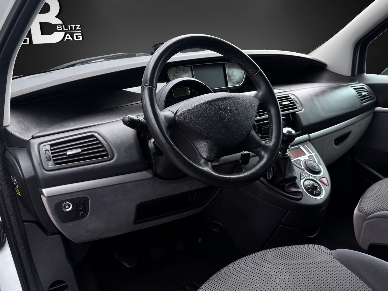 PEUGEOT 807 2.0 16V HDi Active-image-7
