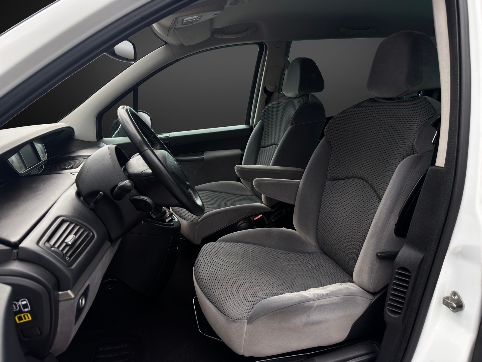 PEUGEOT 807 2.0 16V HDi Active-image-6