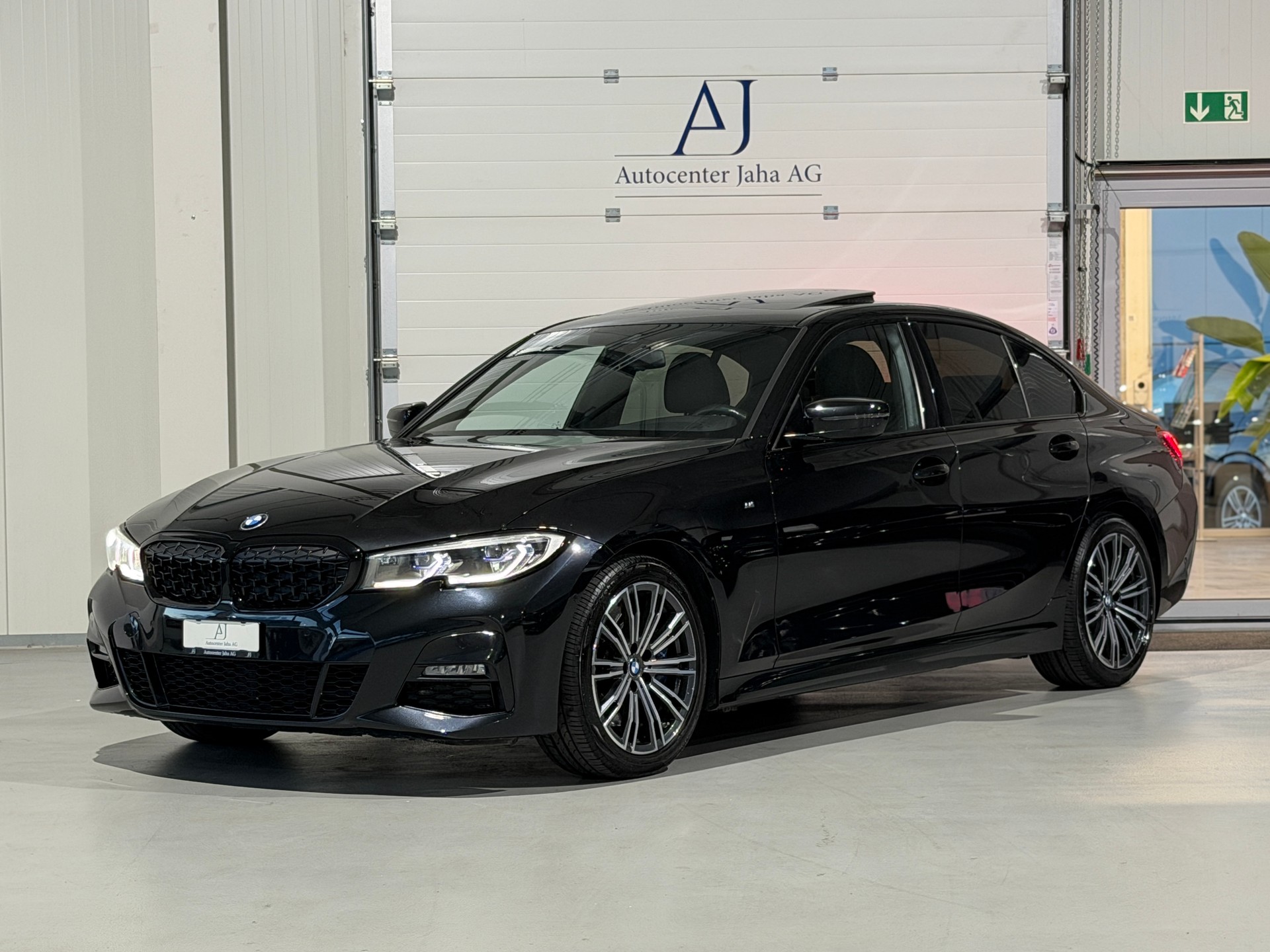 BMW 330d xDrive Steptronic M Sport (CH)-showroom-element-2