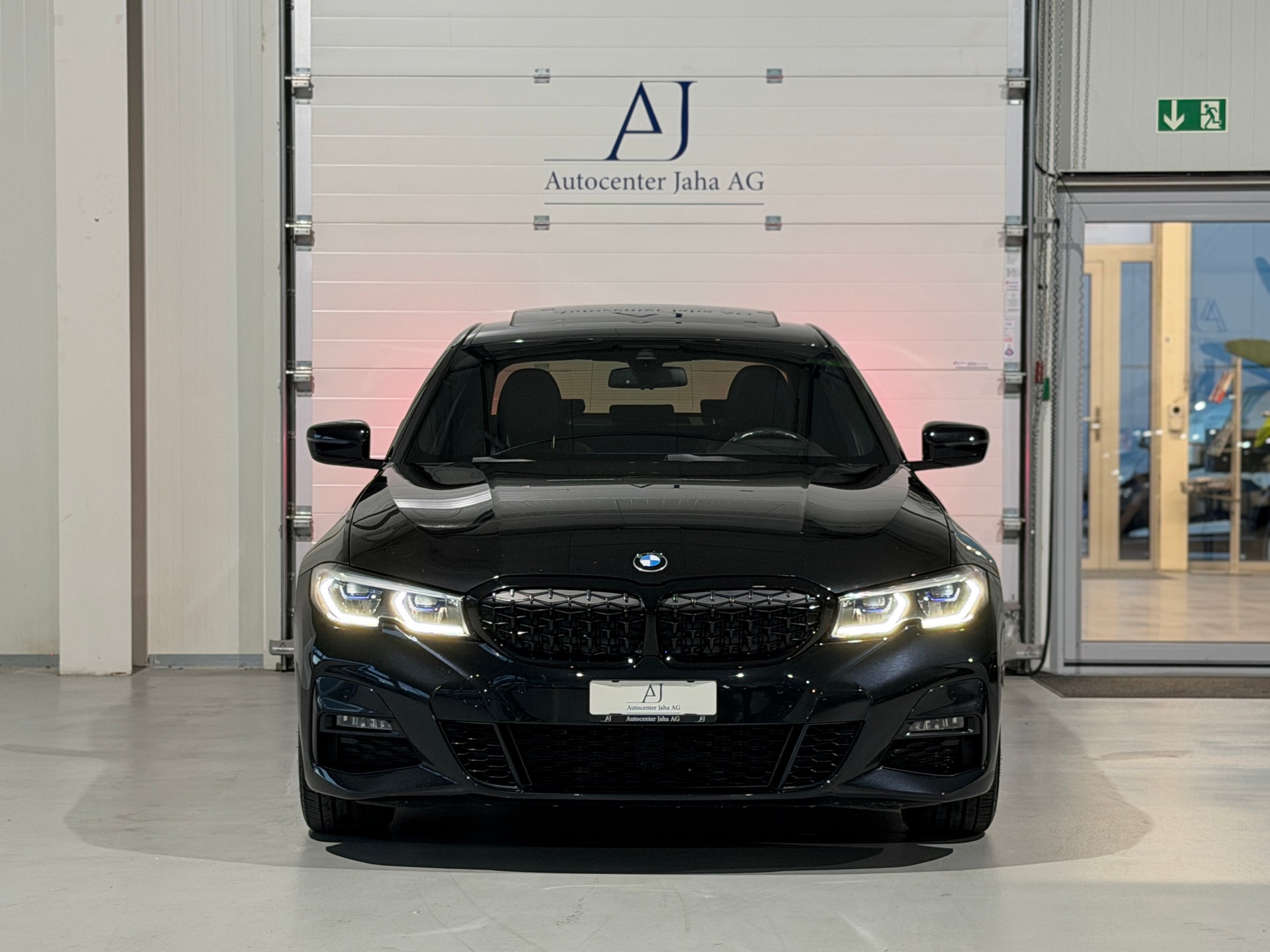 BMW 330d xDrive Steptronic M Sport (CH)-showroom-element-3