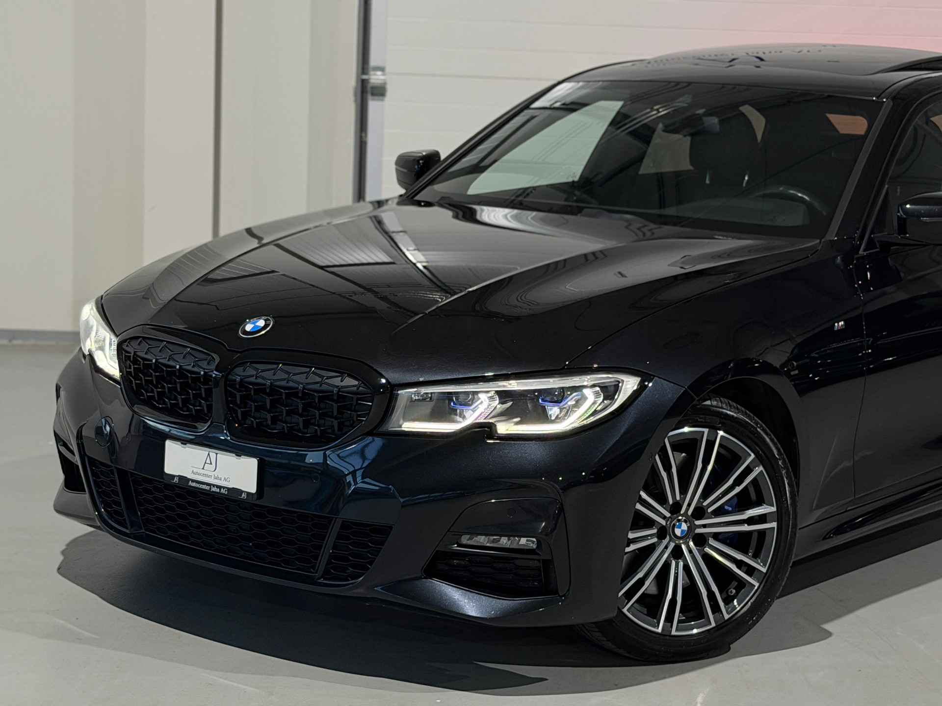 BMW 330d xDrive Steptronic M Sport (CH)-showroom-element-1