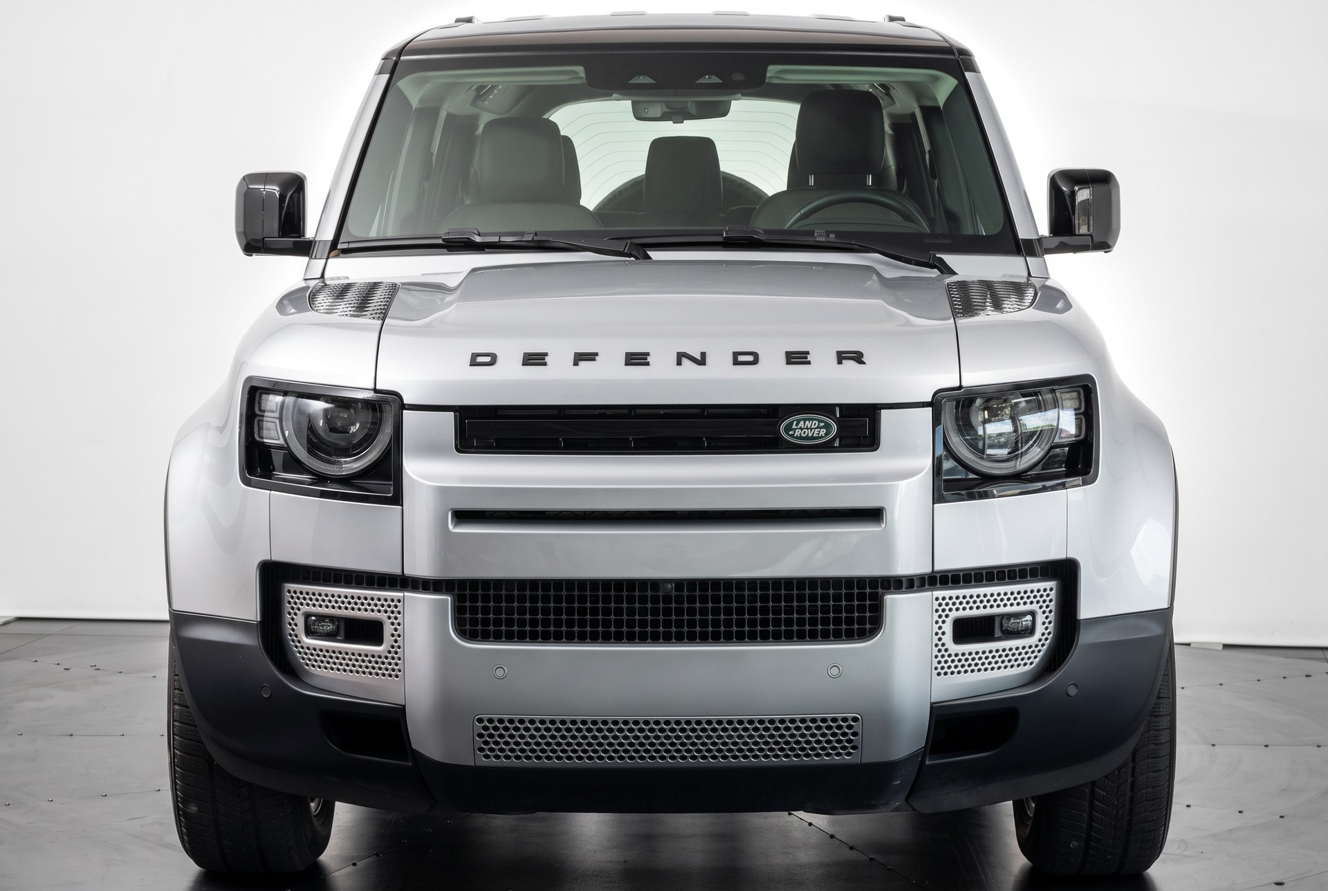 LAND ROVER Defender 110 P400 I6 First Edition 3.0 MHEV AT8-showroom-element-1
