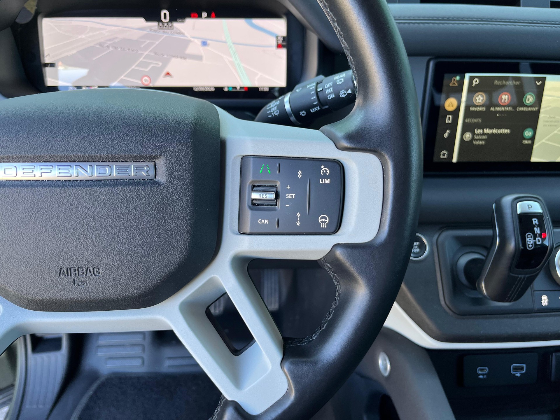 LAND ROVER Defender 90 3.0D I6 200 SE AT8-image-14