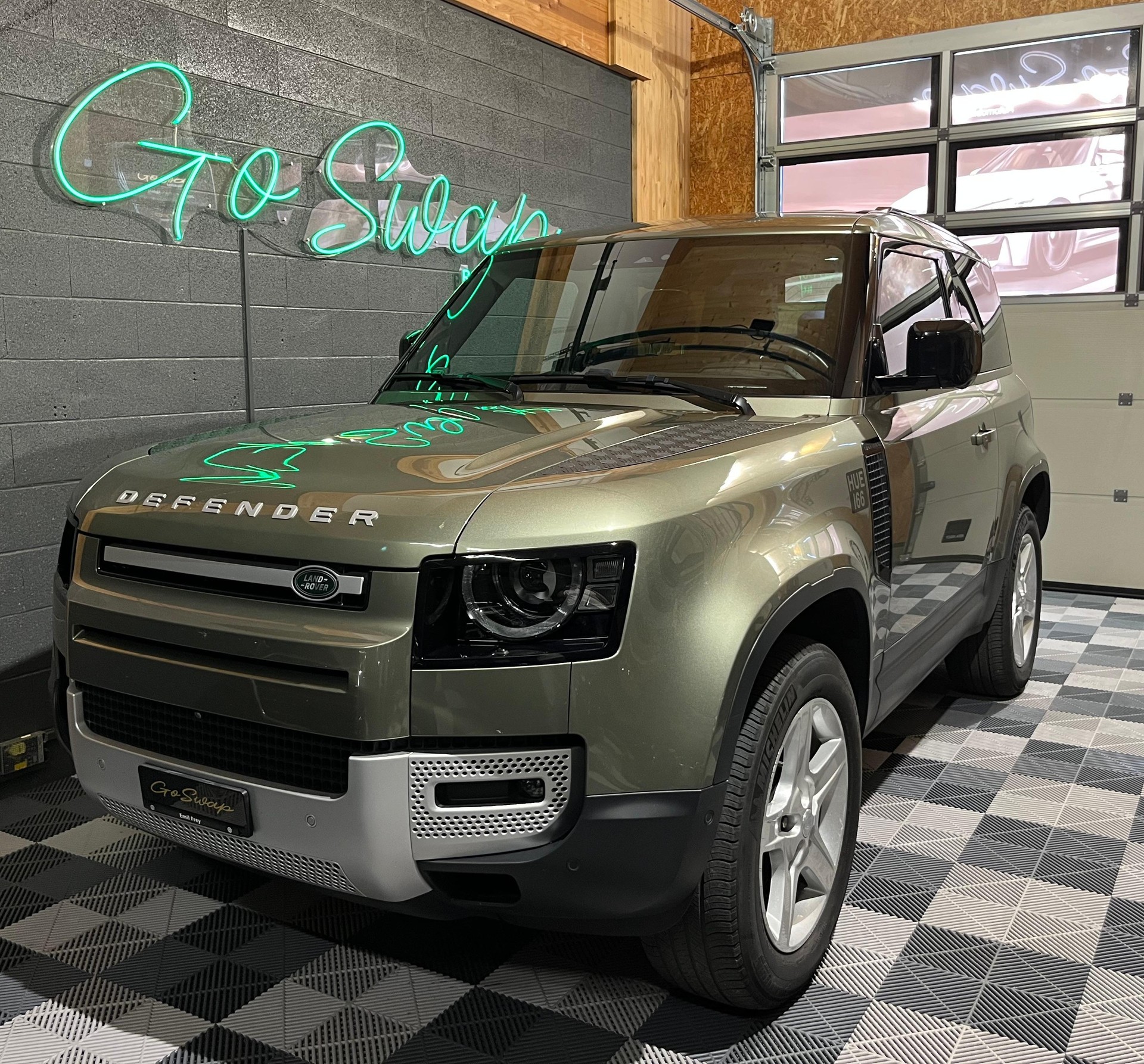 LAND ROVER Defender 90 3.0D I6 200 SE AT8-showroom-element-3