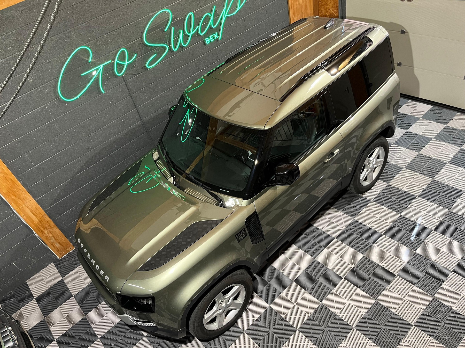 LAND ROVER Defender 90 3.0D I6 200 SE AT8-image-4