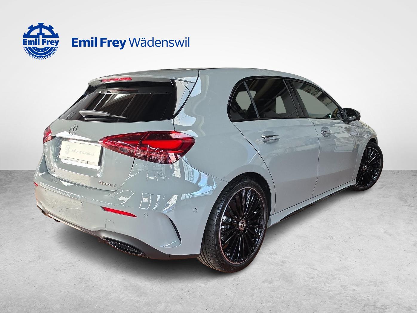 MERCEDES-BENZ A 220 4MATIC AMG Line-image-4