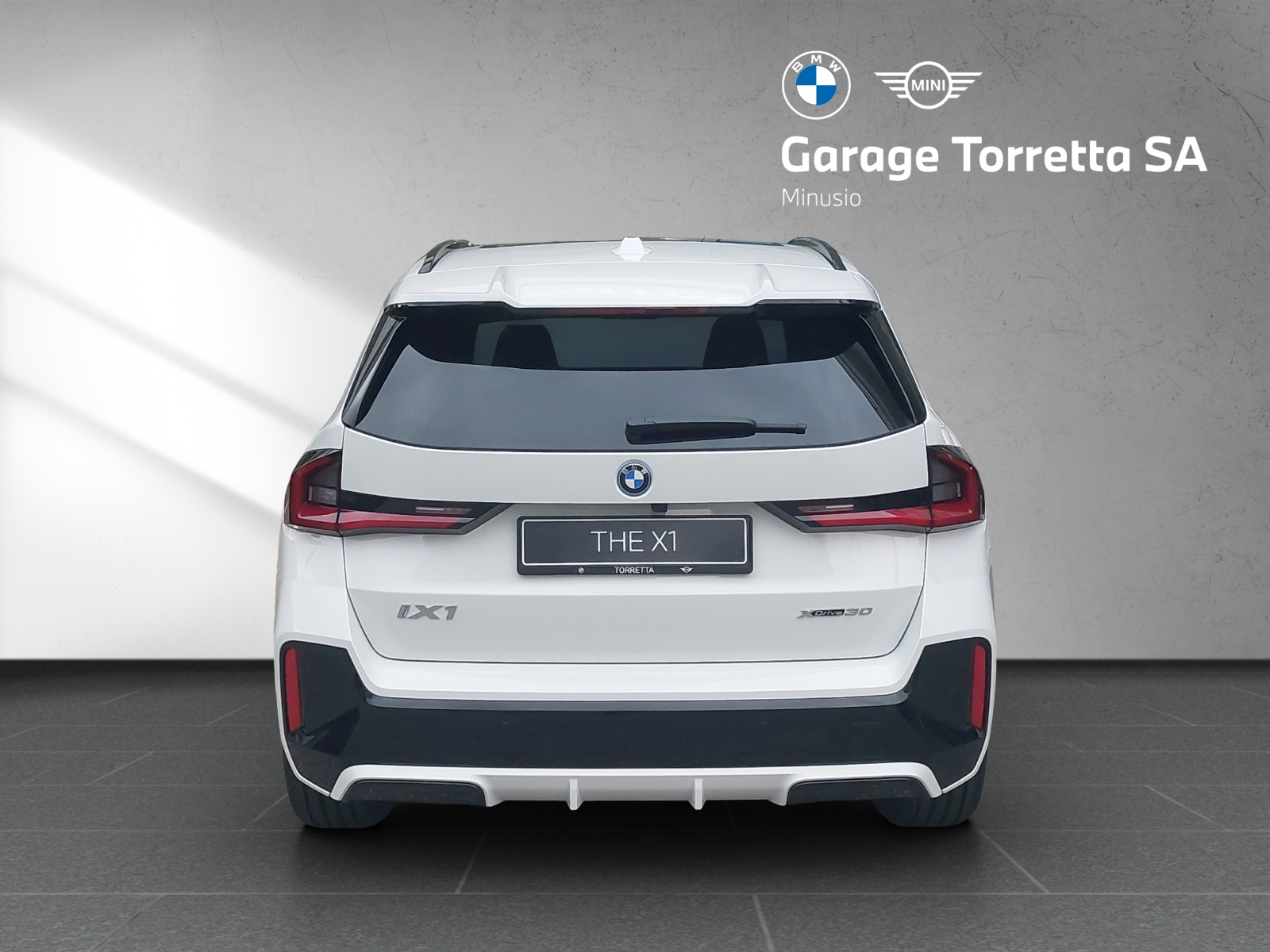 BMW iX1 xDrive 30 M Sport Pro-showroom-element-3