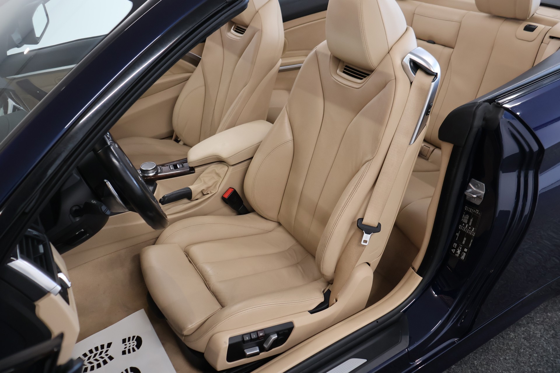BMW 430i Cabriolet xDrive M Sport Steptronic-image-13