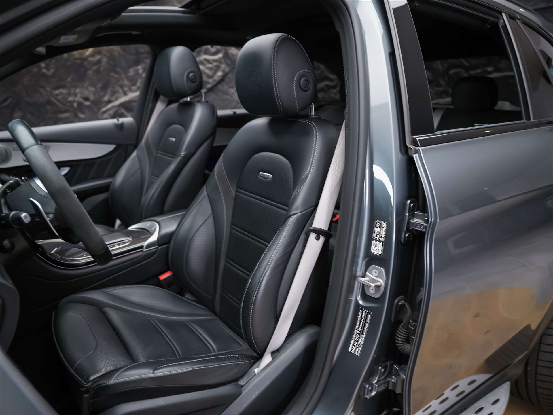 MERCEDES-BENZ GLC 63 S AMG 4Matic 9G-Tronic *CH Fahrzeug*Panorama*Sitzbelüftung*Head Up*-image-8