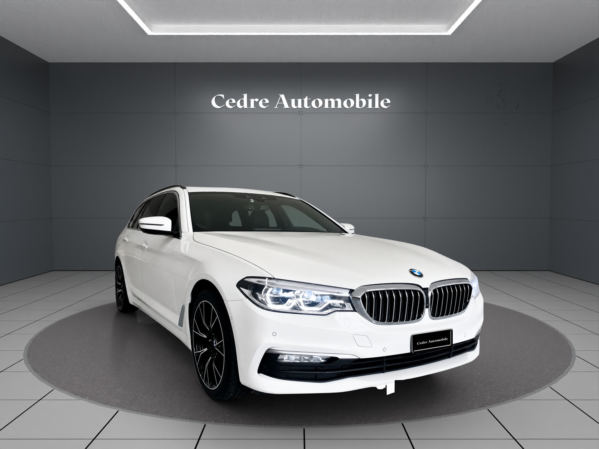 BMW 520d xDrive Touring Steptronic-showroom-element-2