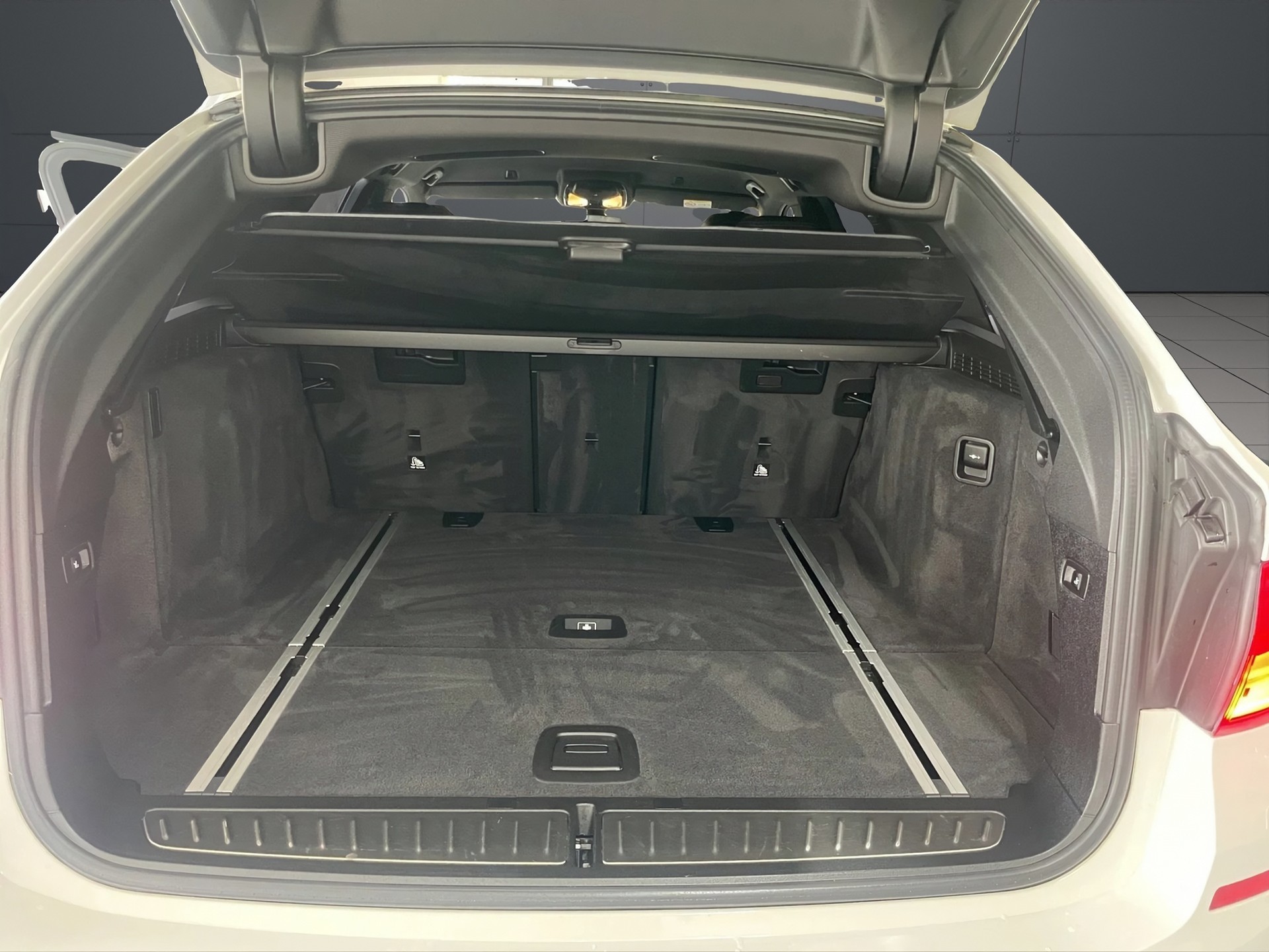 BMW 520d xDrive Touring Steptronic-image-11