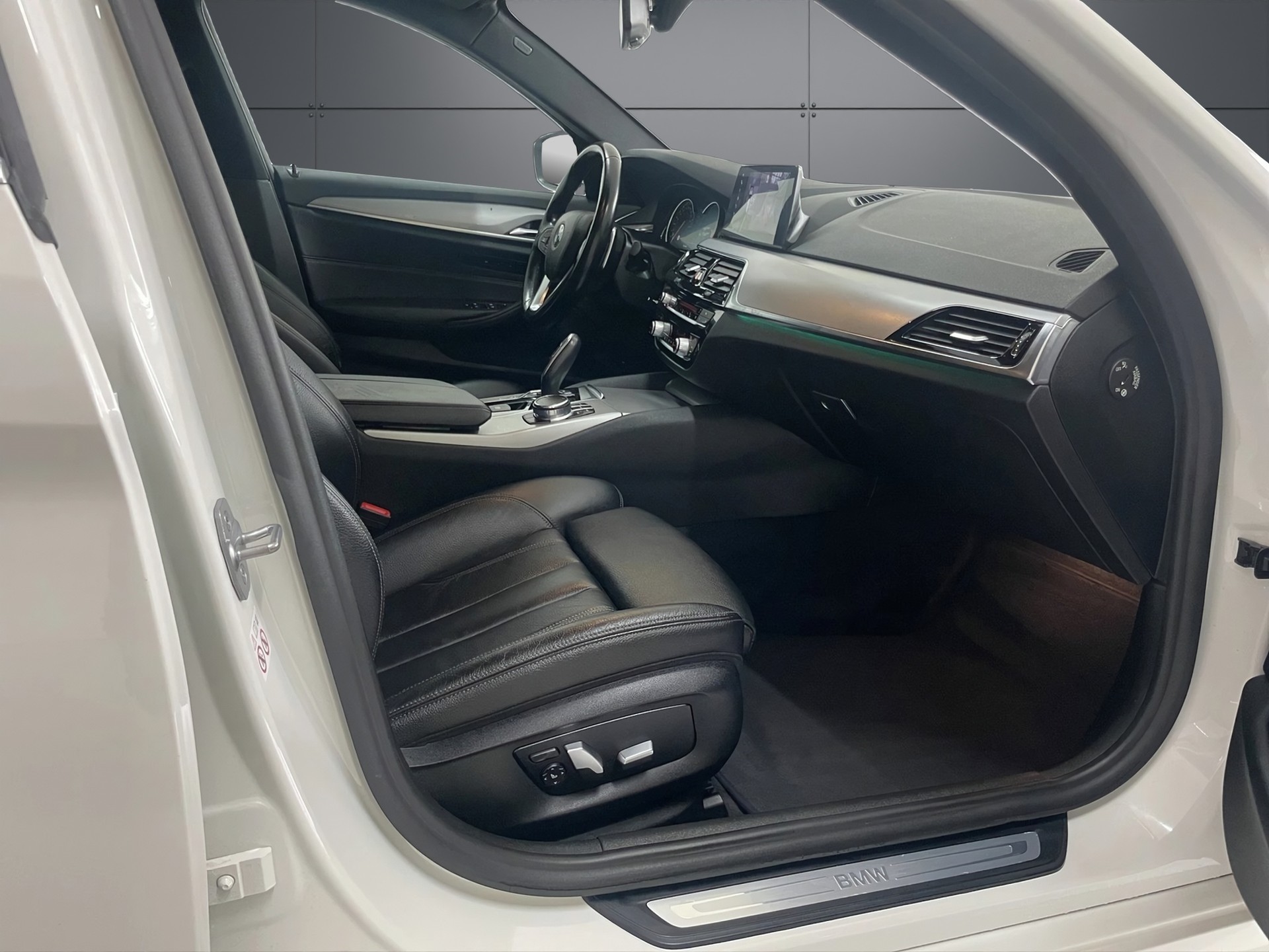 BMW 520d xDrive Touring Steptronic-image-6