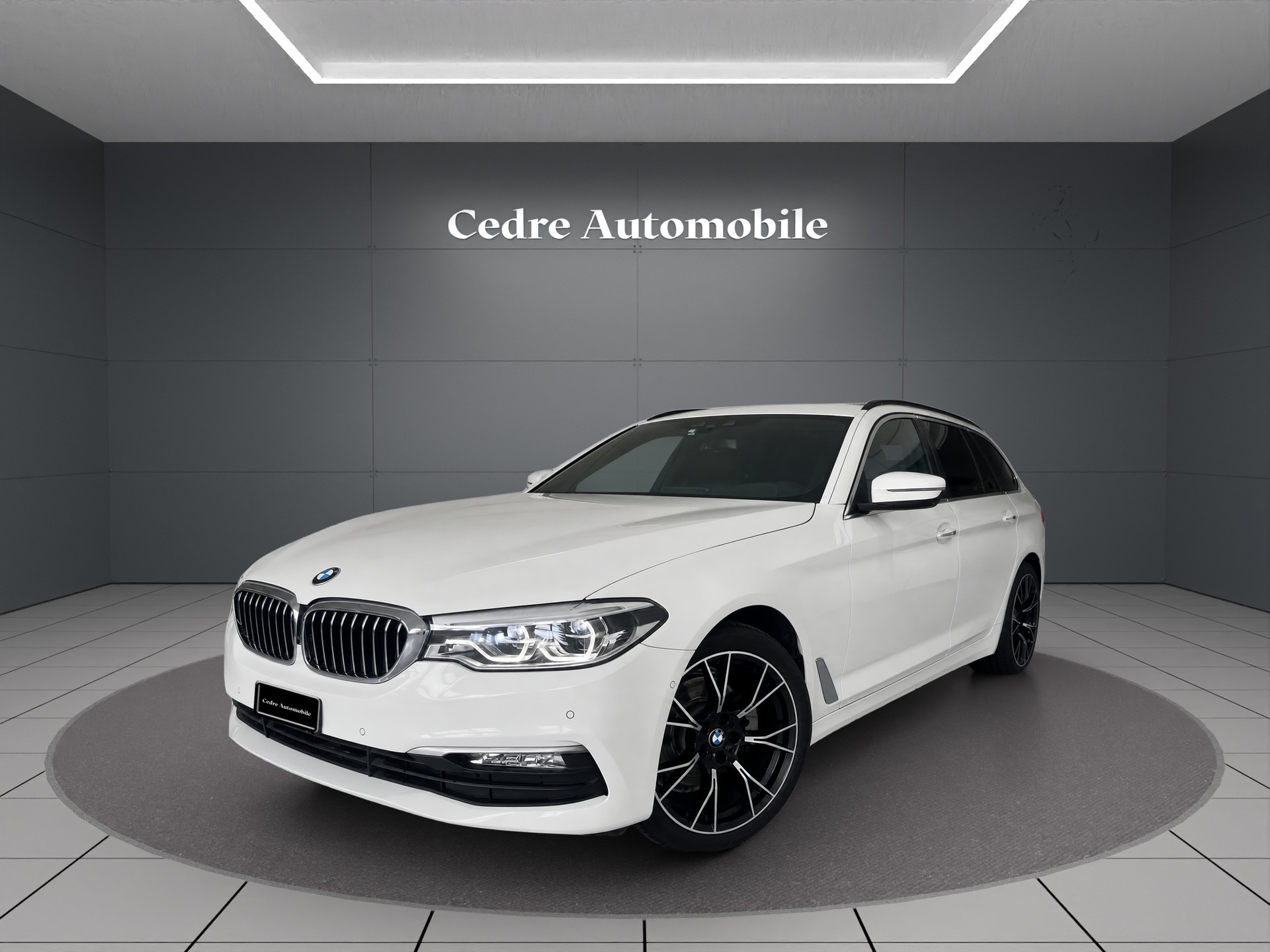 BMW 520d xDrive Touring Steptronic-showroom-element-1