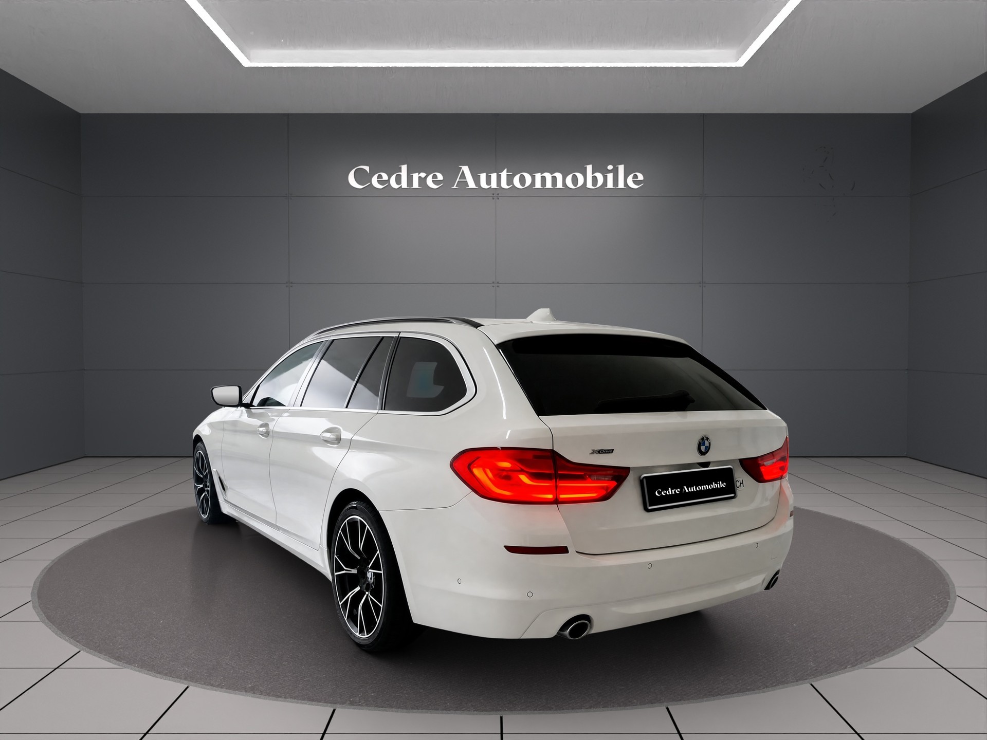BMW 520d xDrive Touring Steptronic-showroom-element-3