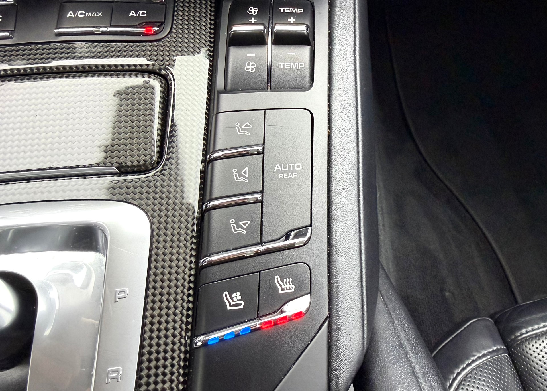 PORSCHE Cayenne Turbo-image-12
