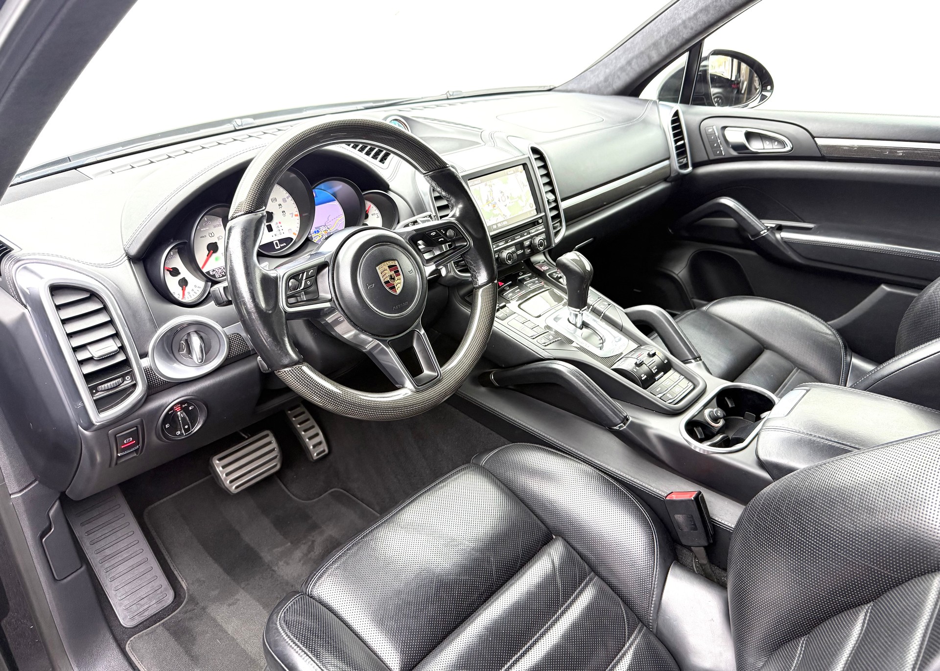 PORSCHE Cayenne Turbo-image-6