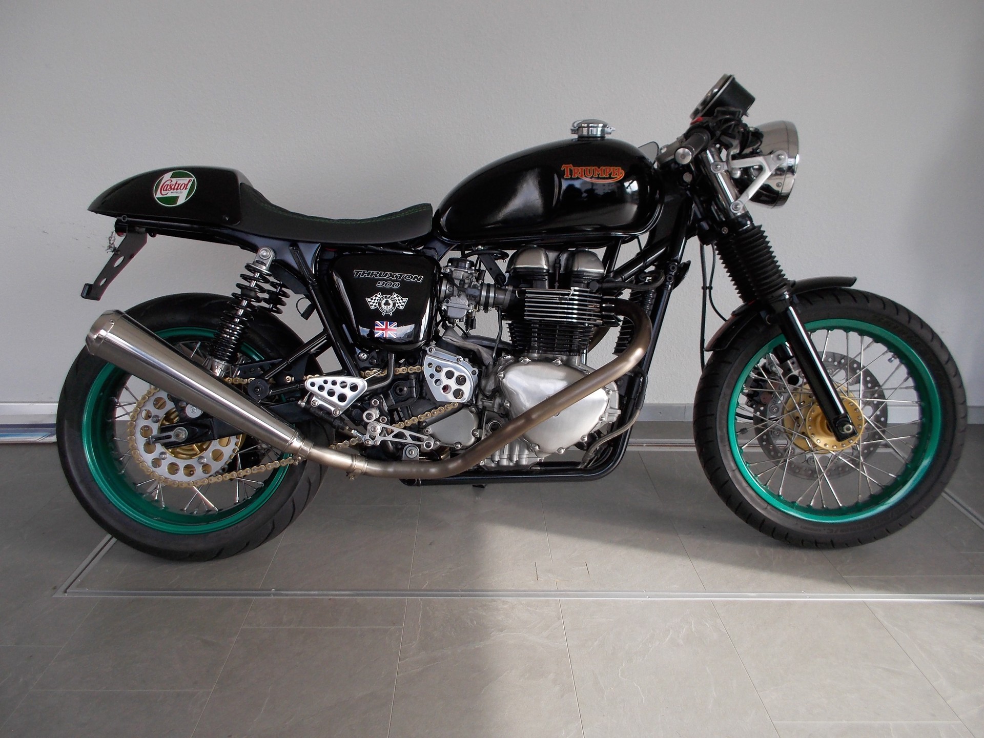 TRIUMPH Thruxton 900-image-0