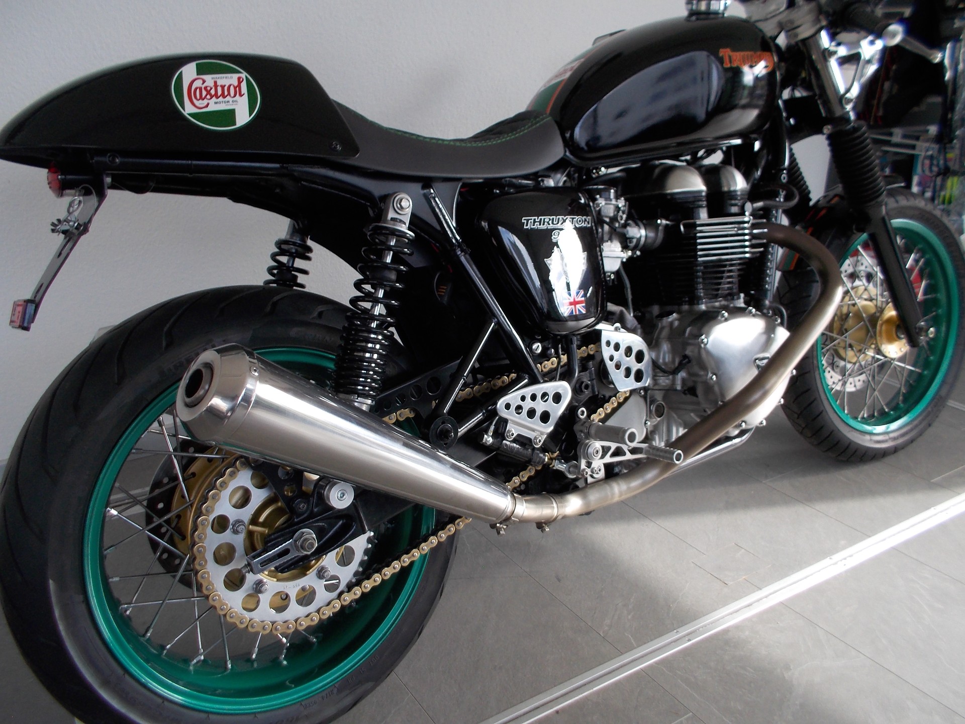 TRIUMPH Thruxton 900-image-2