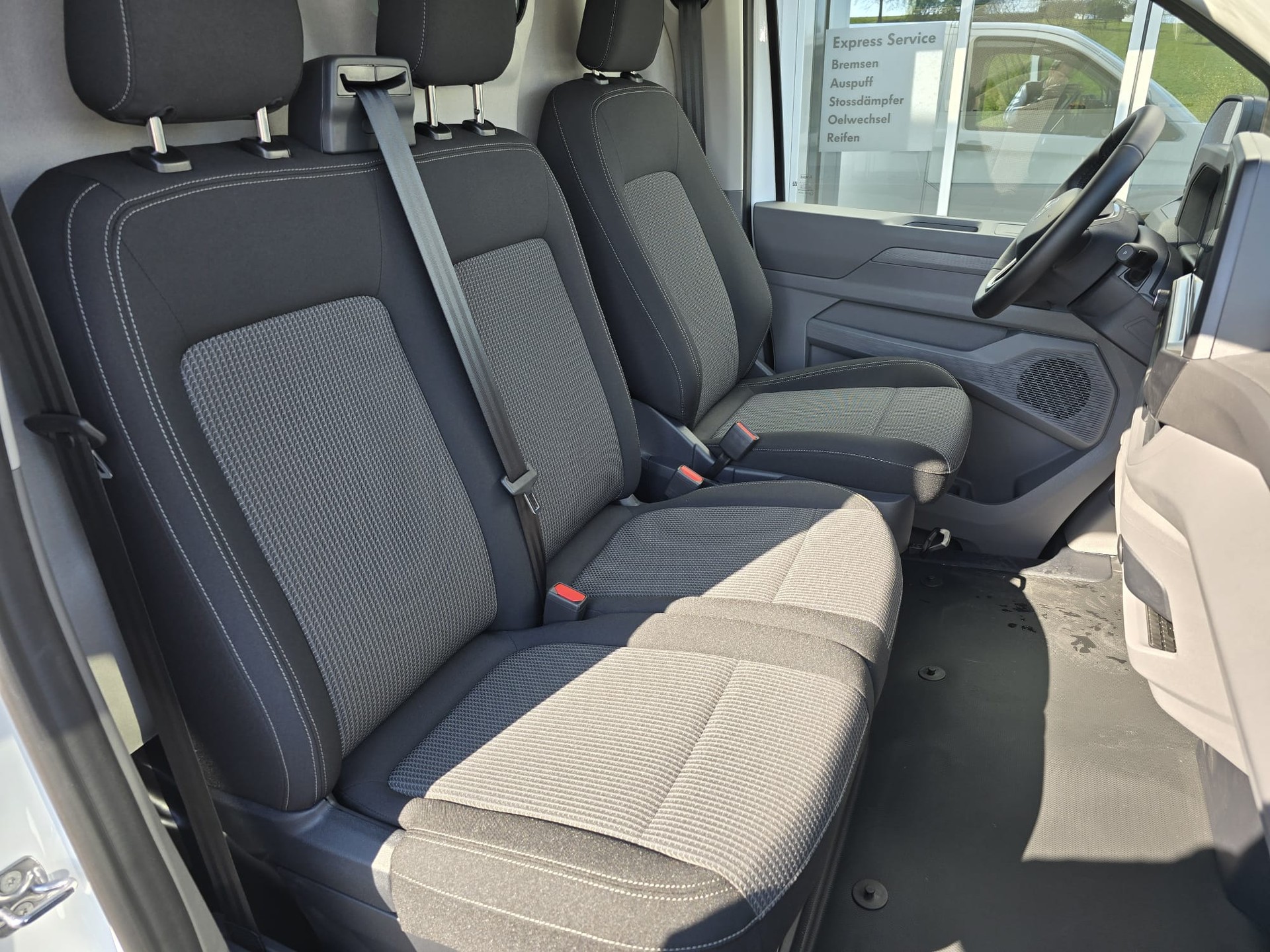 VW Transporter 2.0 TDI Automat-image-2