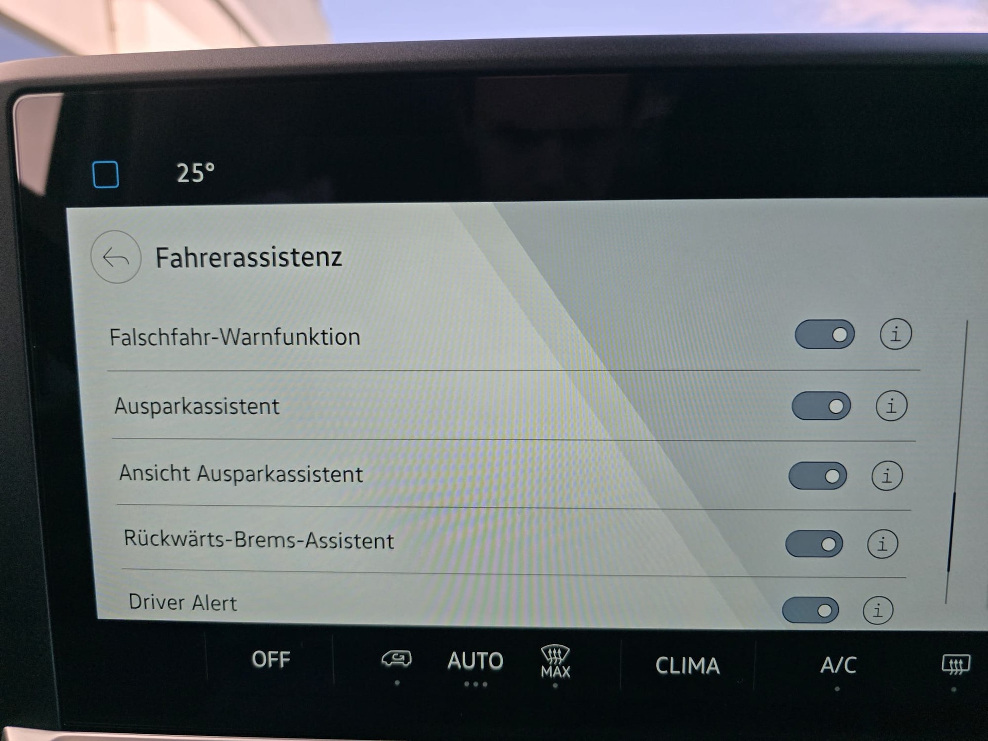 VW Transporter 2.0 TDI Automat-image-13