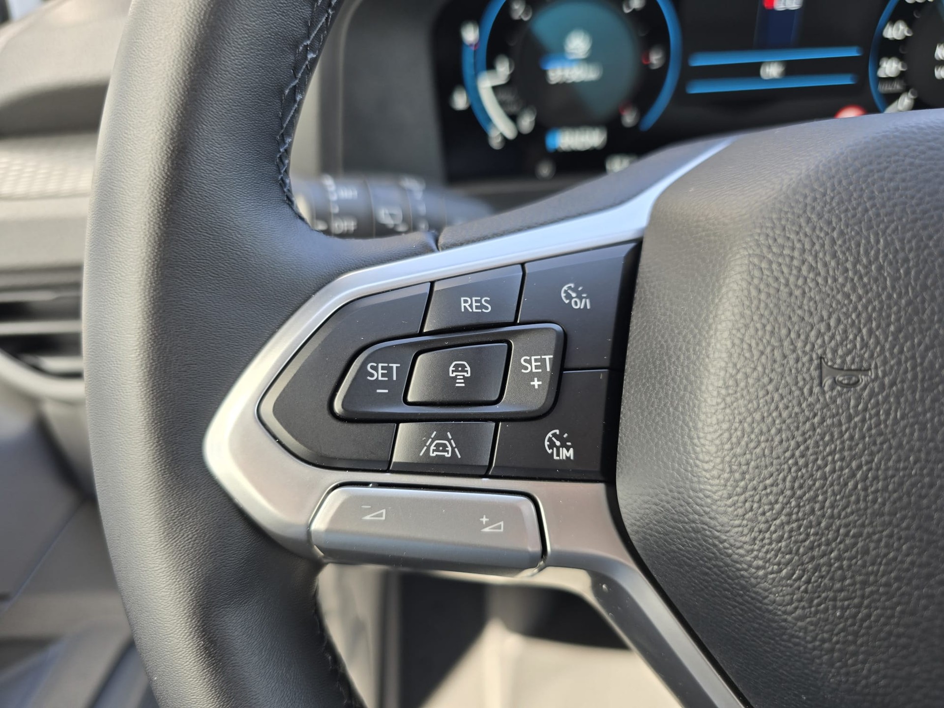 VW Transporter 2.0 TDI Automat-image-9