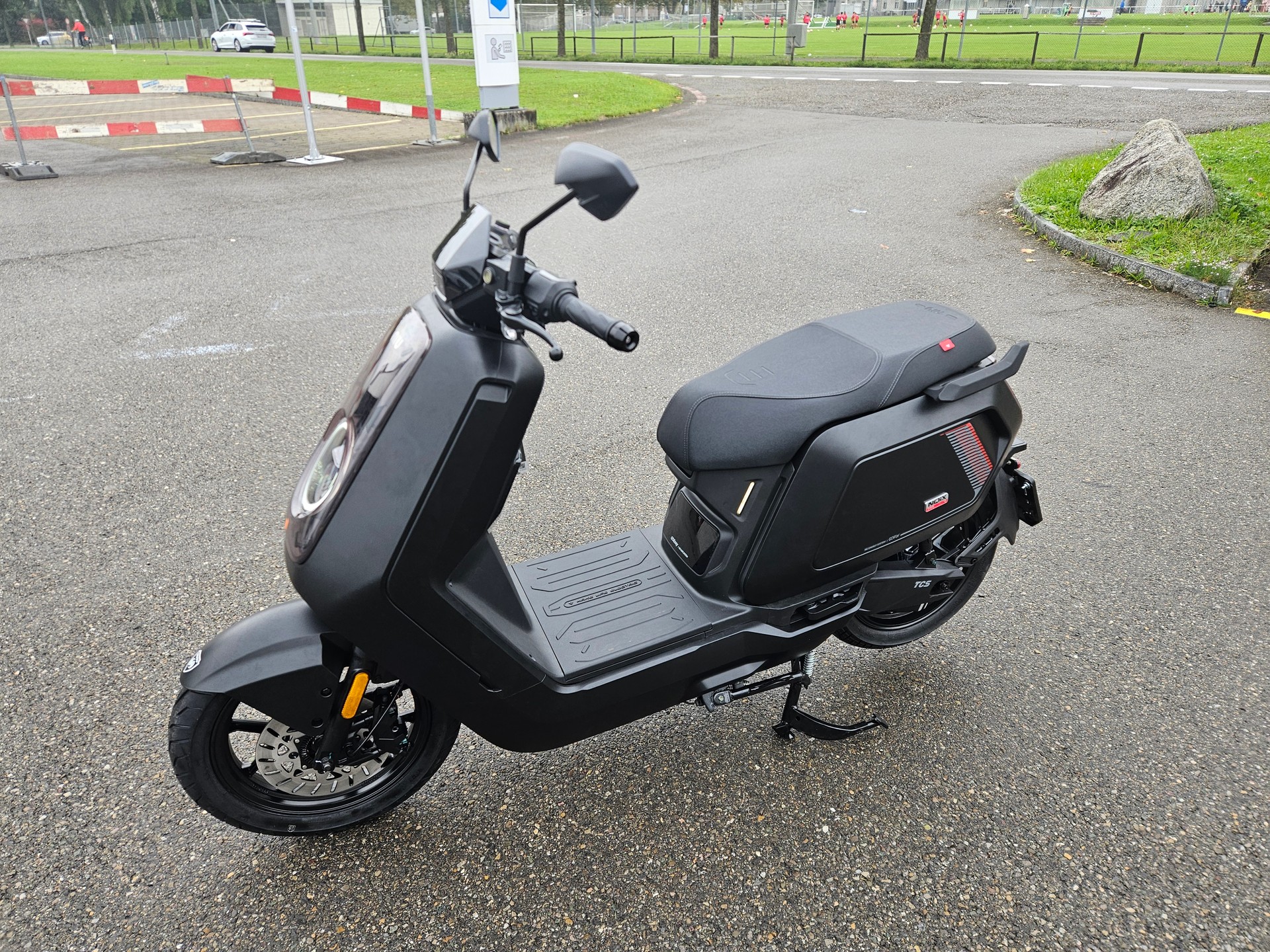 NIU NQIX 500-showroom-element-1
