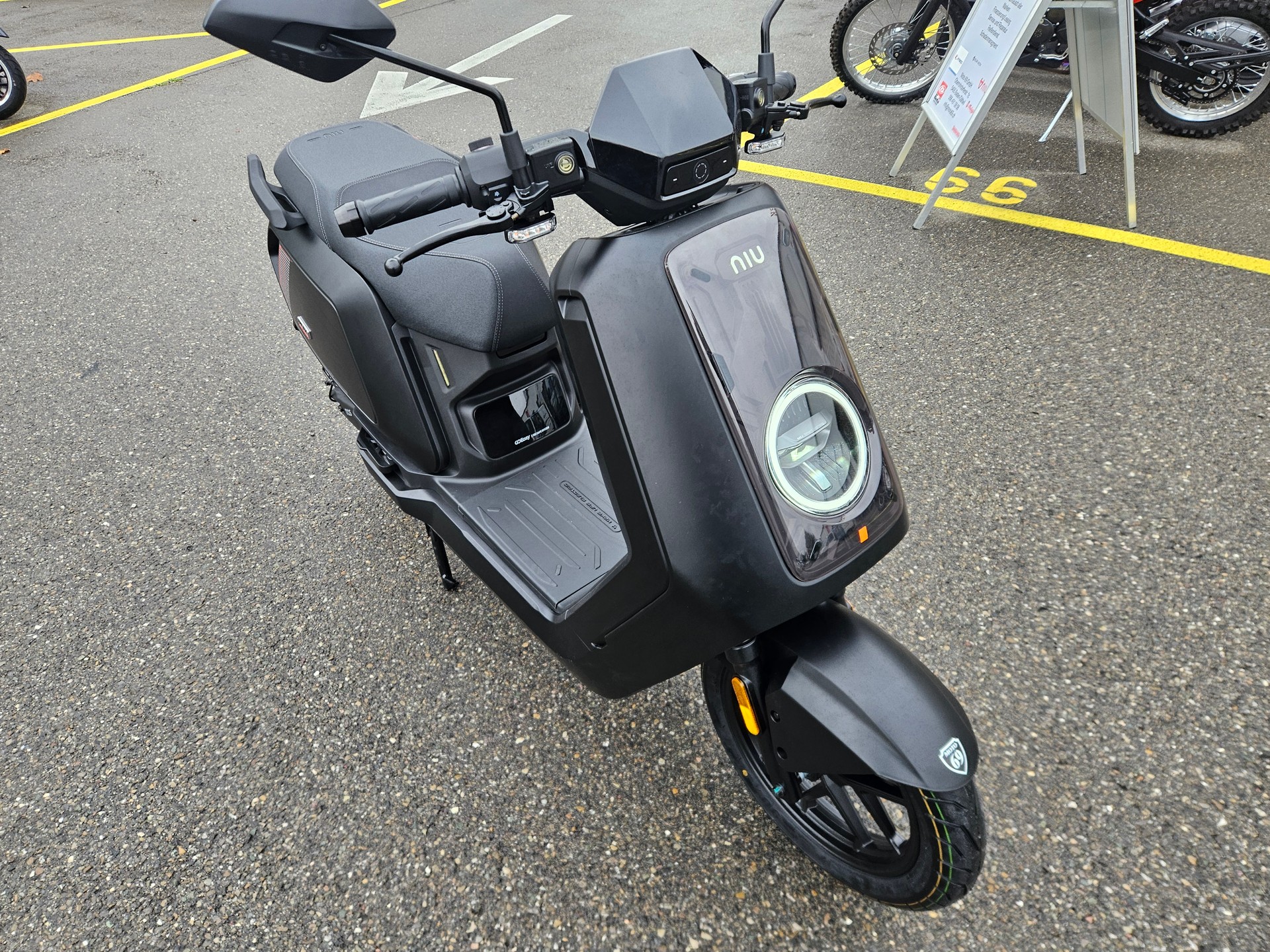 NIU NQIX 500-showroom-element-3