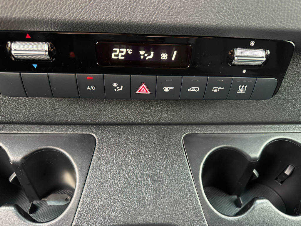 MERCEDES-BENZ eSprinter 320 Kasten Pro 3665 S-image-12