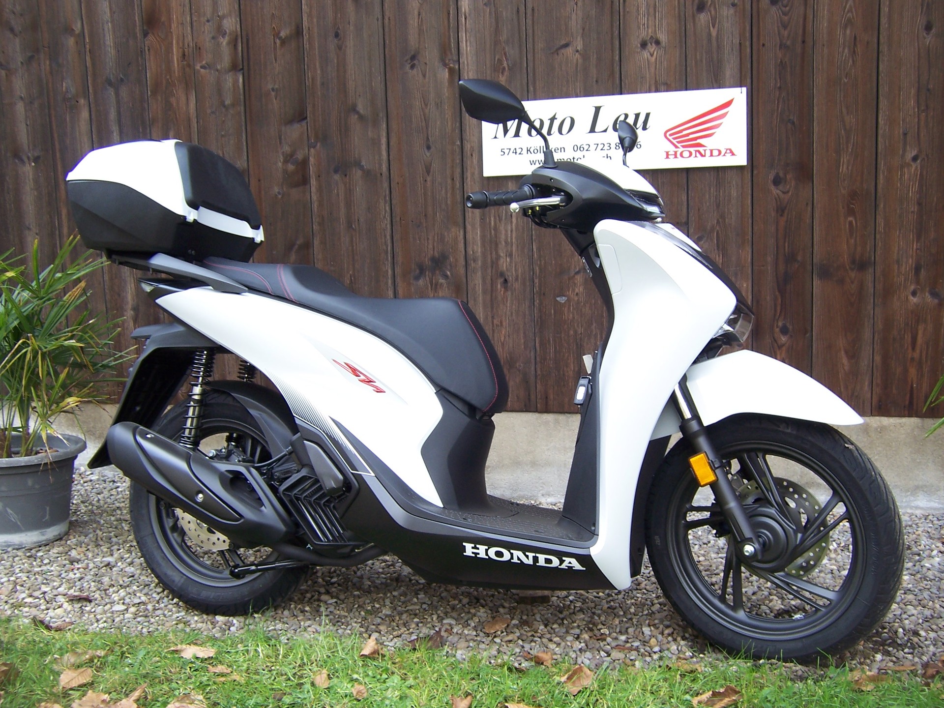 HONDA SH 125 Sporty-showroom-element-3